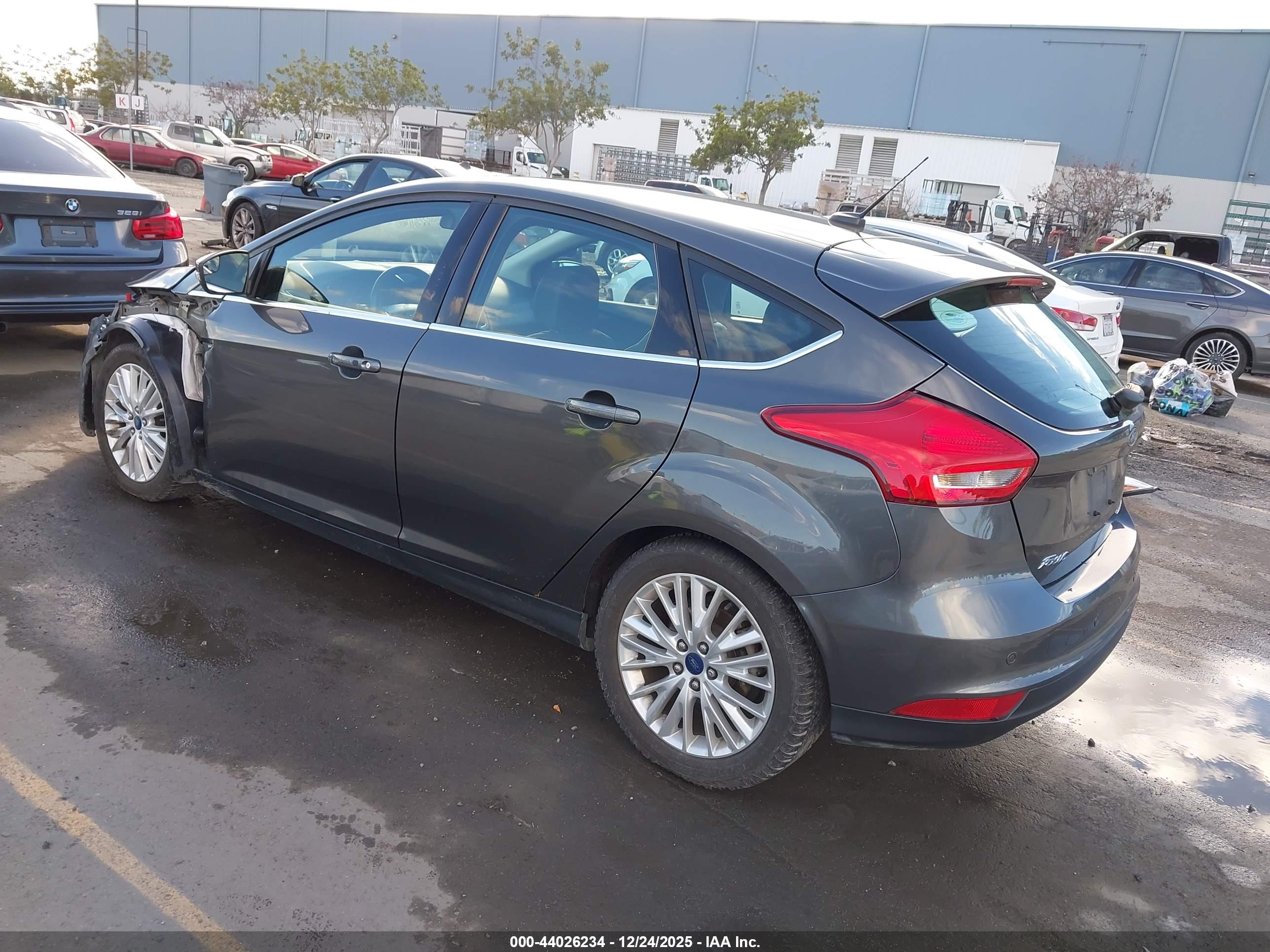 FORD FOCUS image 3
