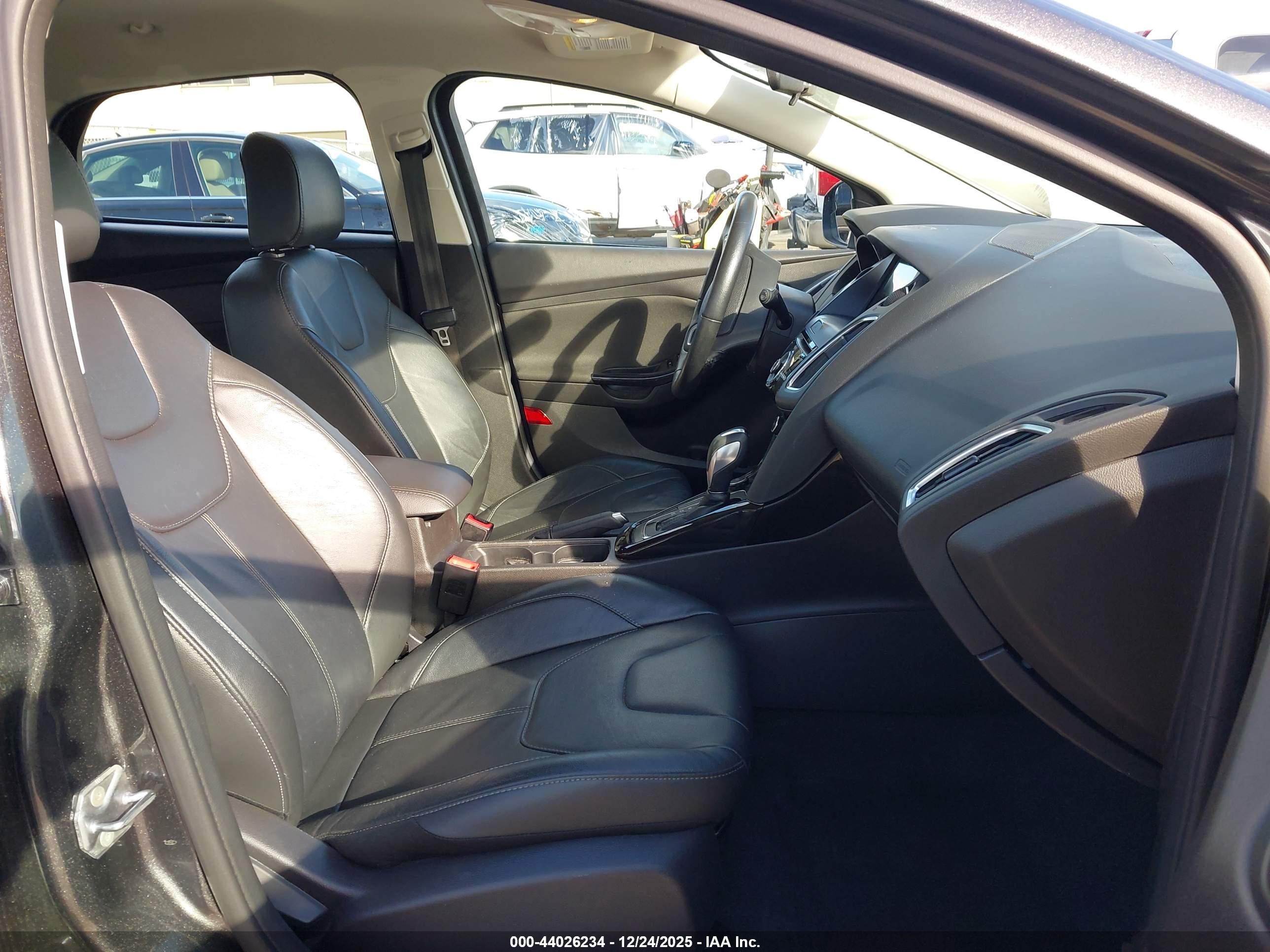 FORD FOCUS image 5