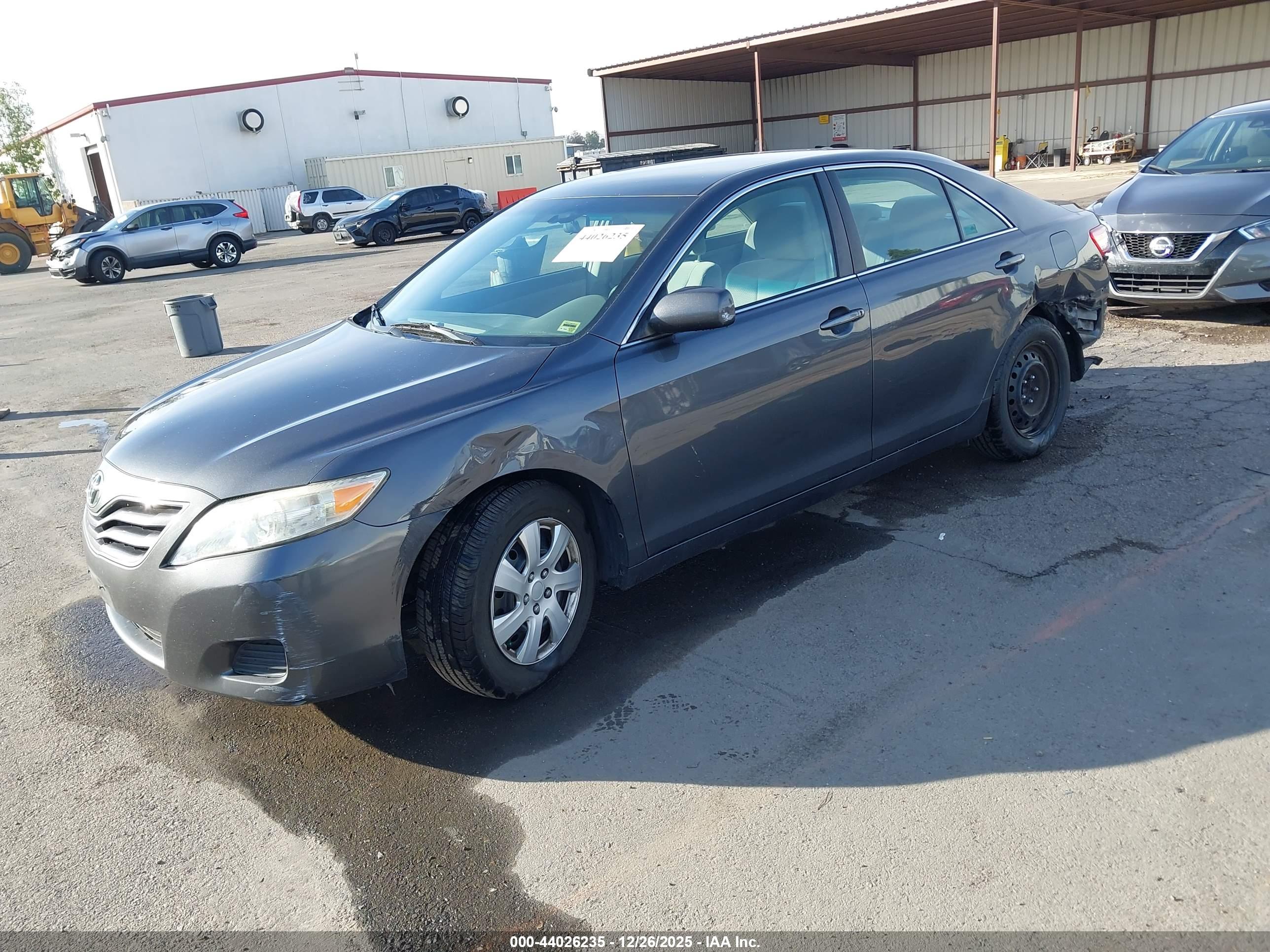 TOYOTA CAMRY image 2
