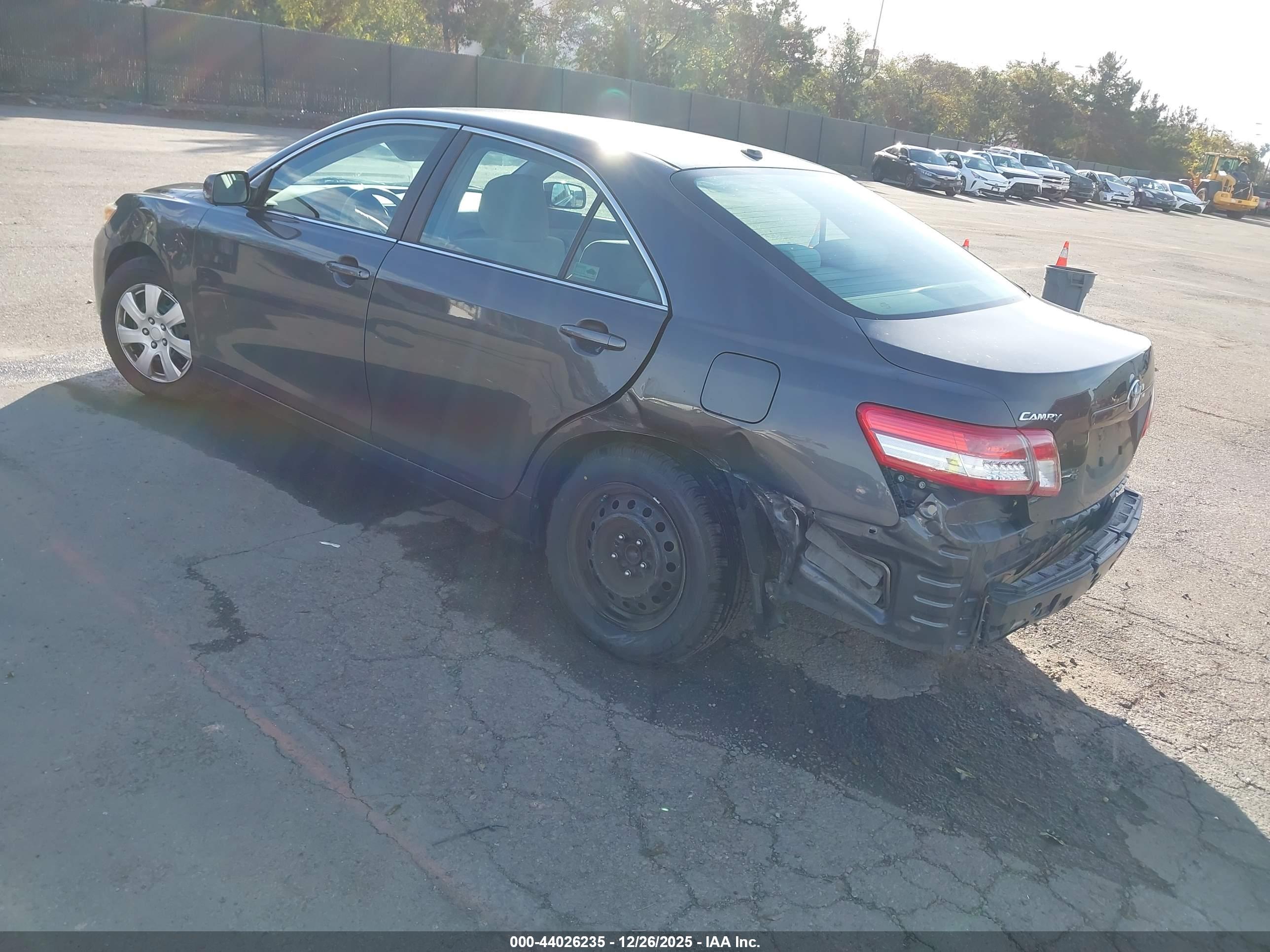 TOYOTA CAMRY image 3