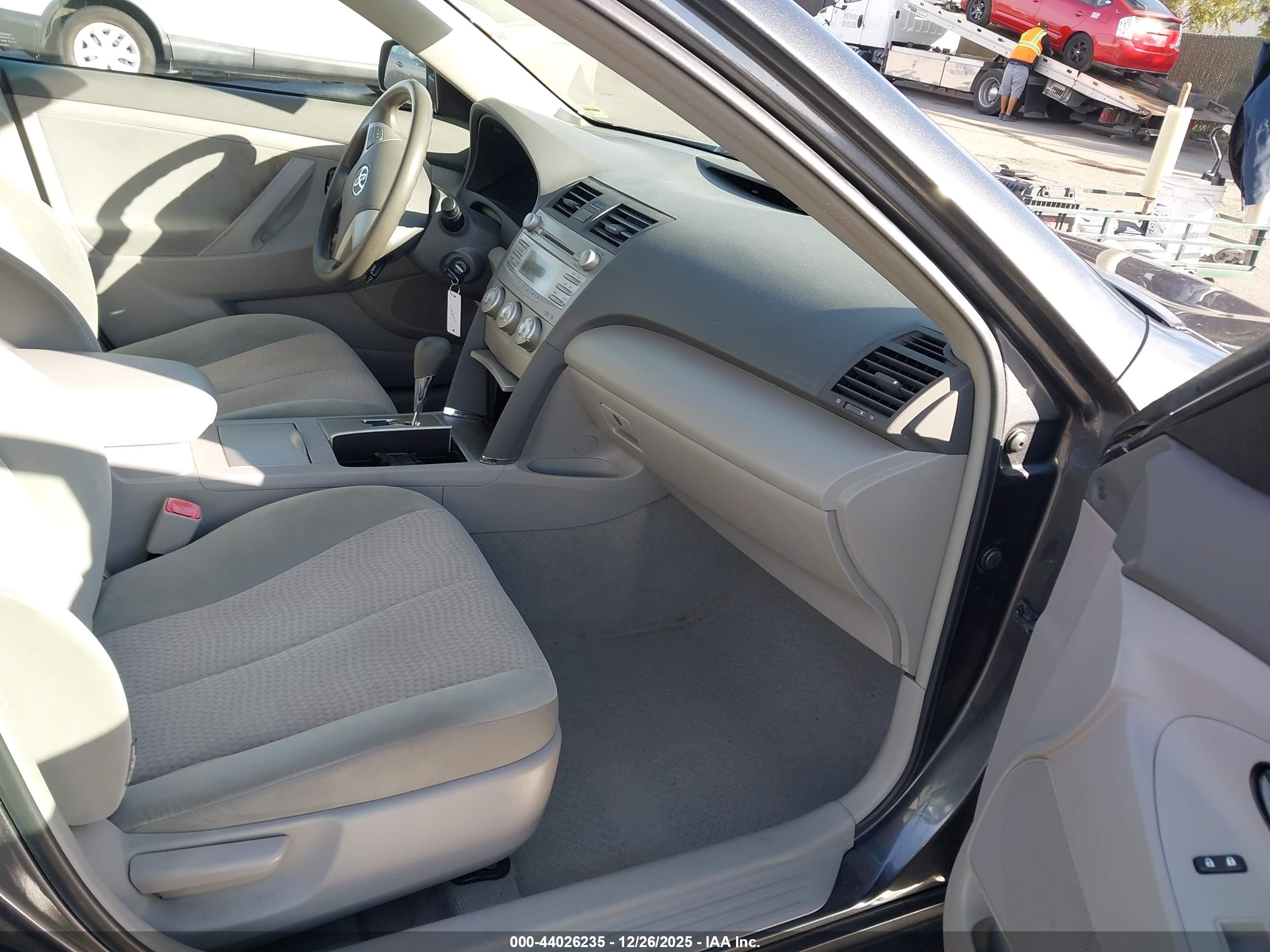 TOYOTA CAMRY image 5