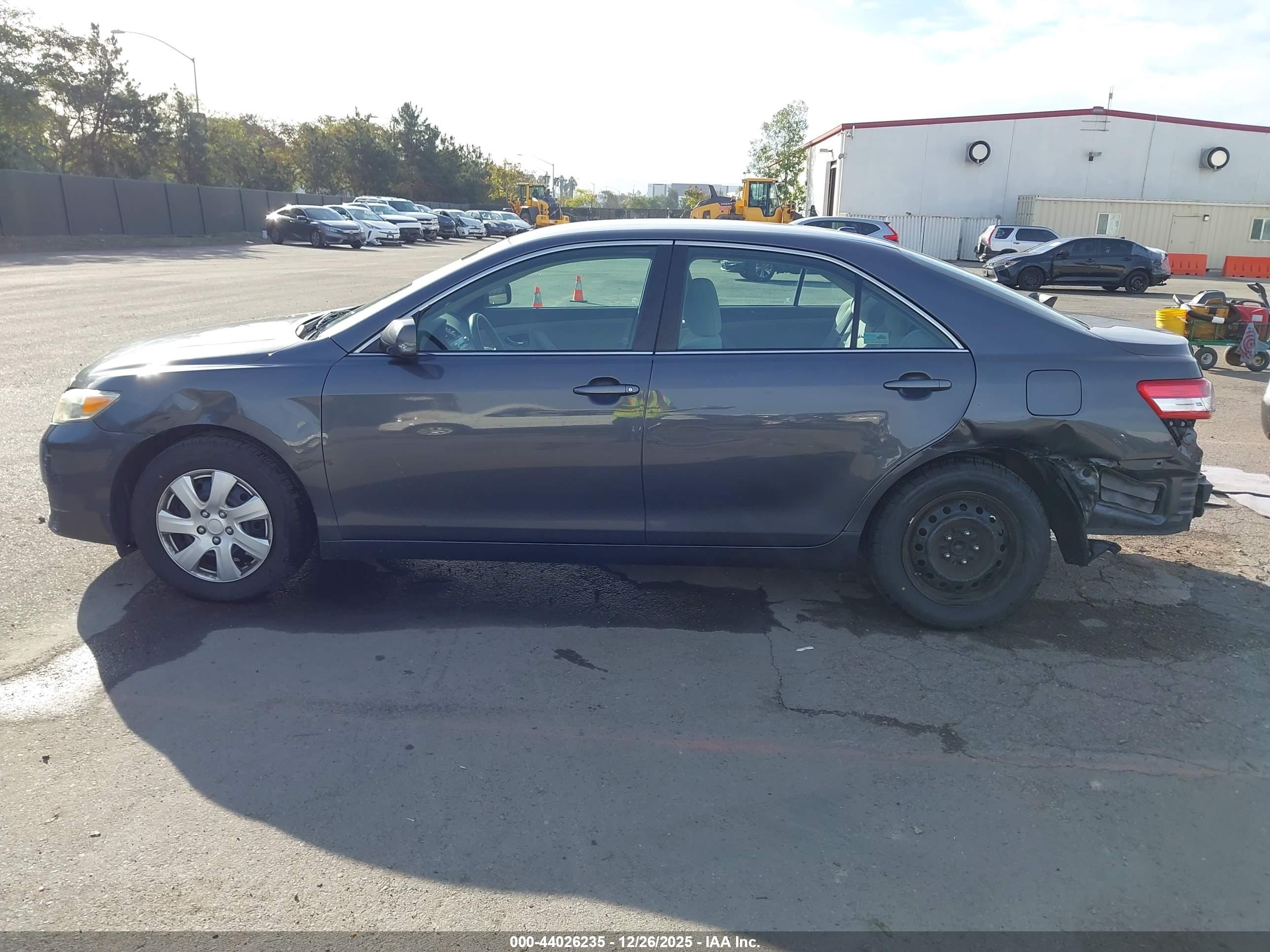 TOYOTA CAMRY image 6