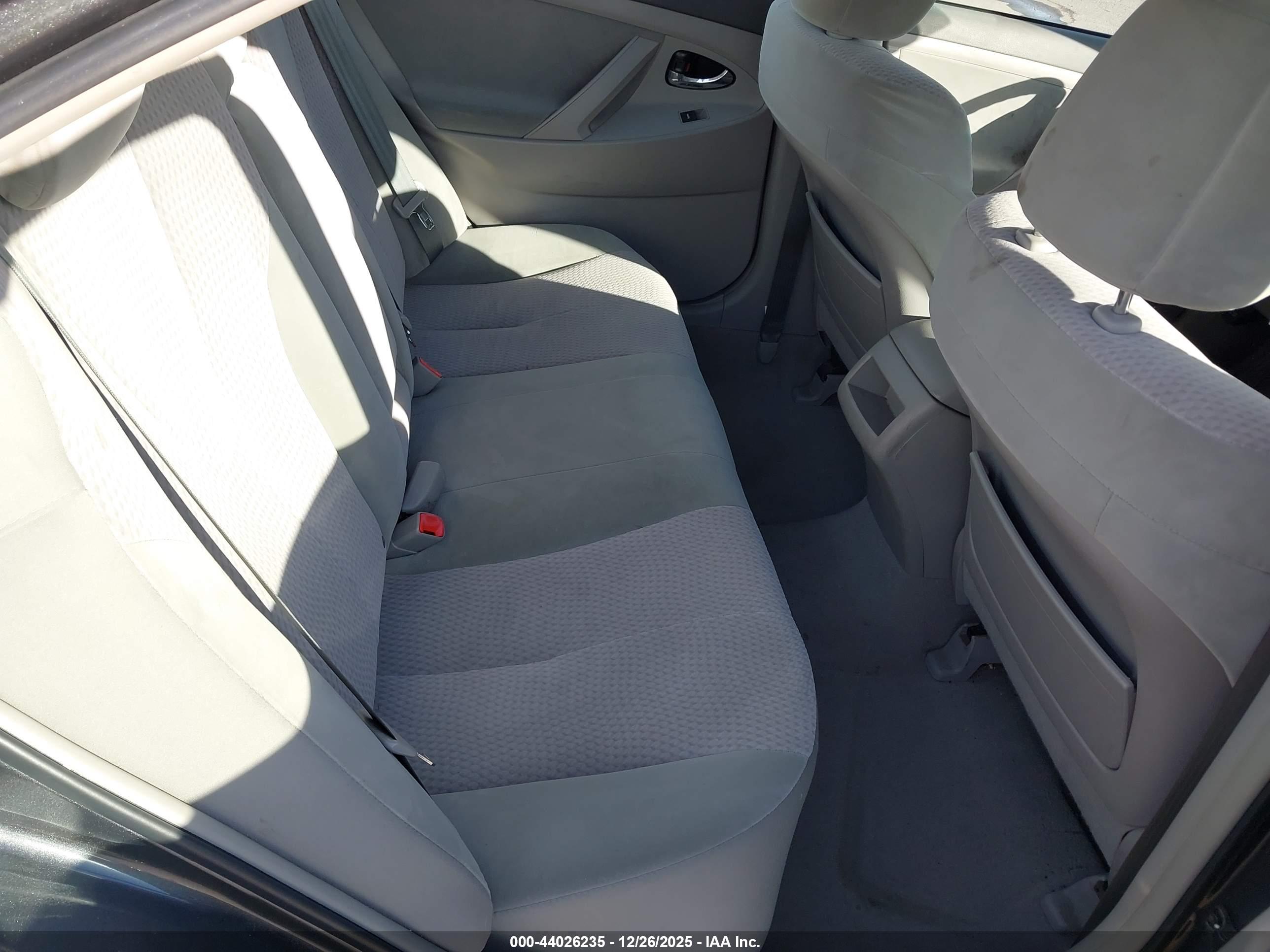 TOYOTA CAMRY image 8