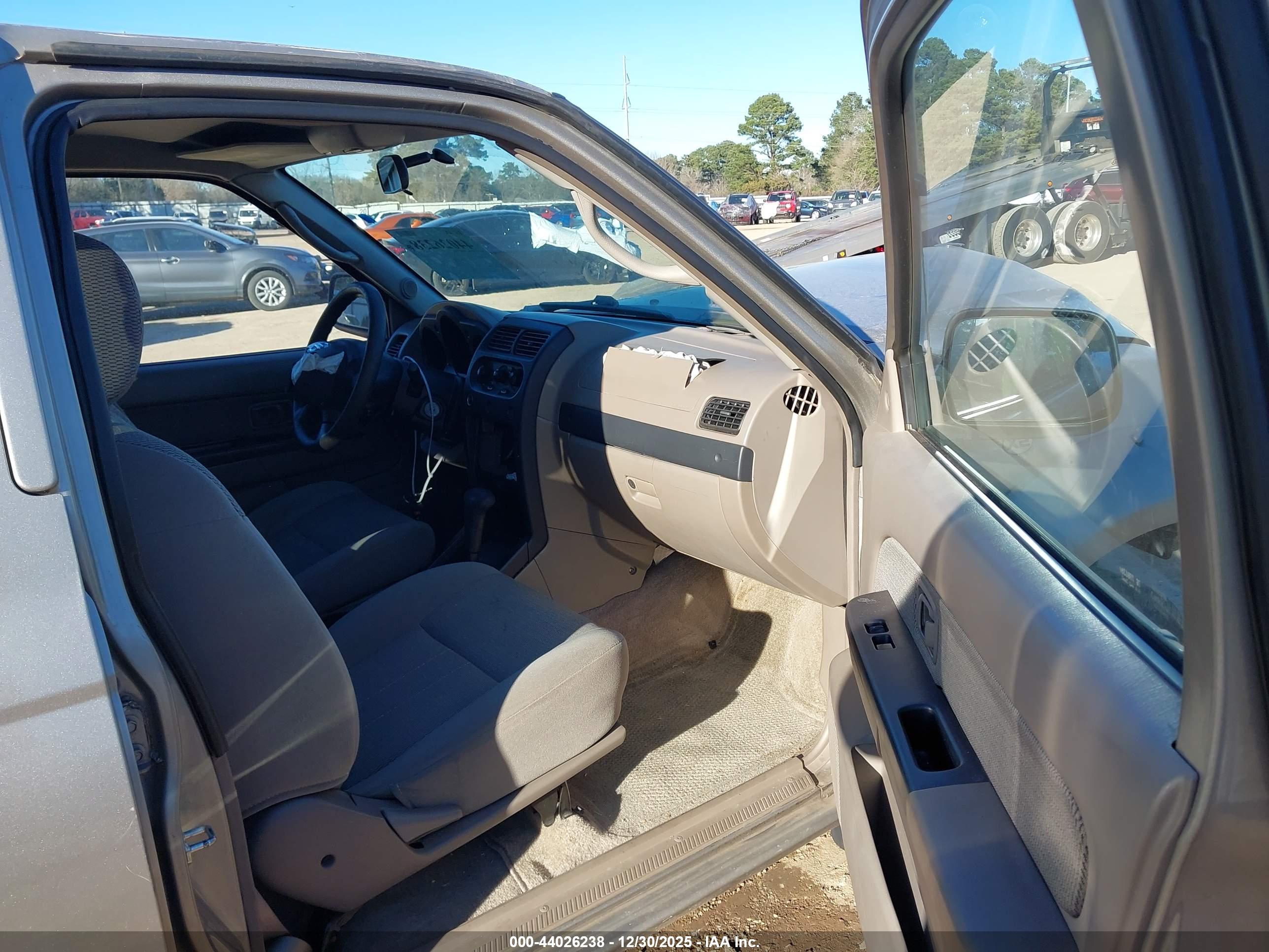 NISSAN FRONTIER image 5