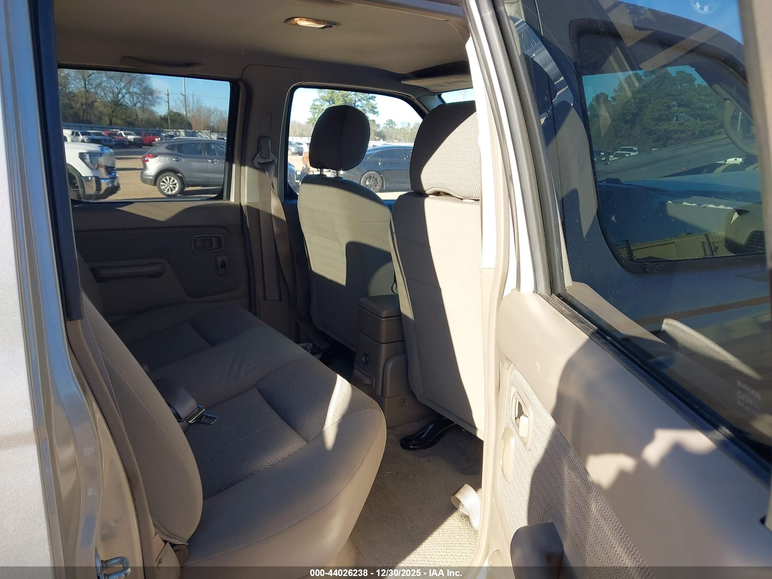 NISSAN FRONTIER image 8