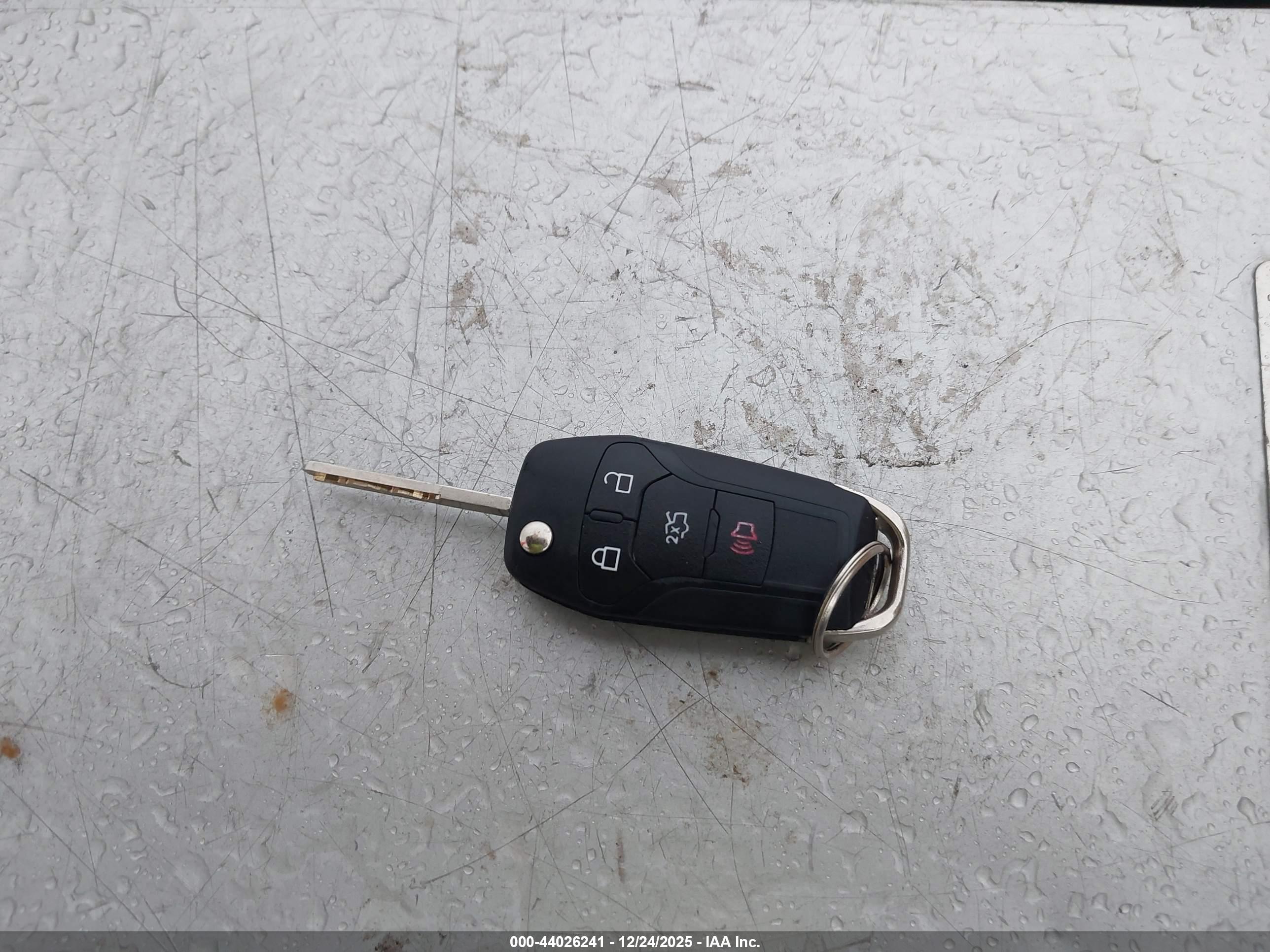FORD FUSION image 11