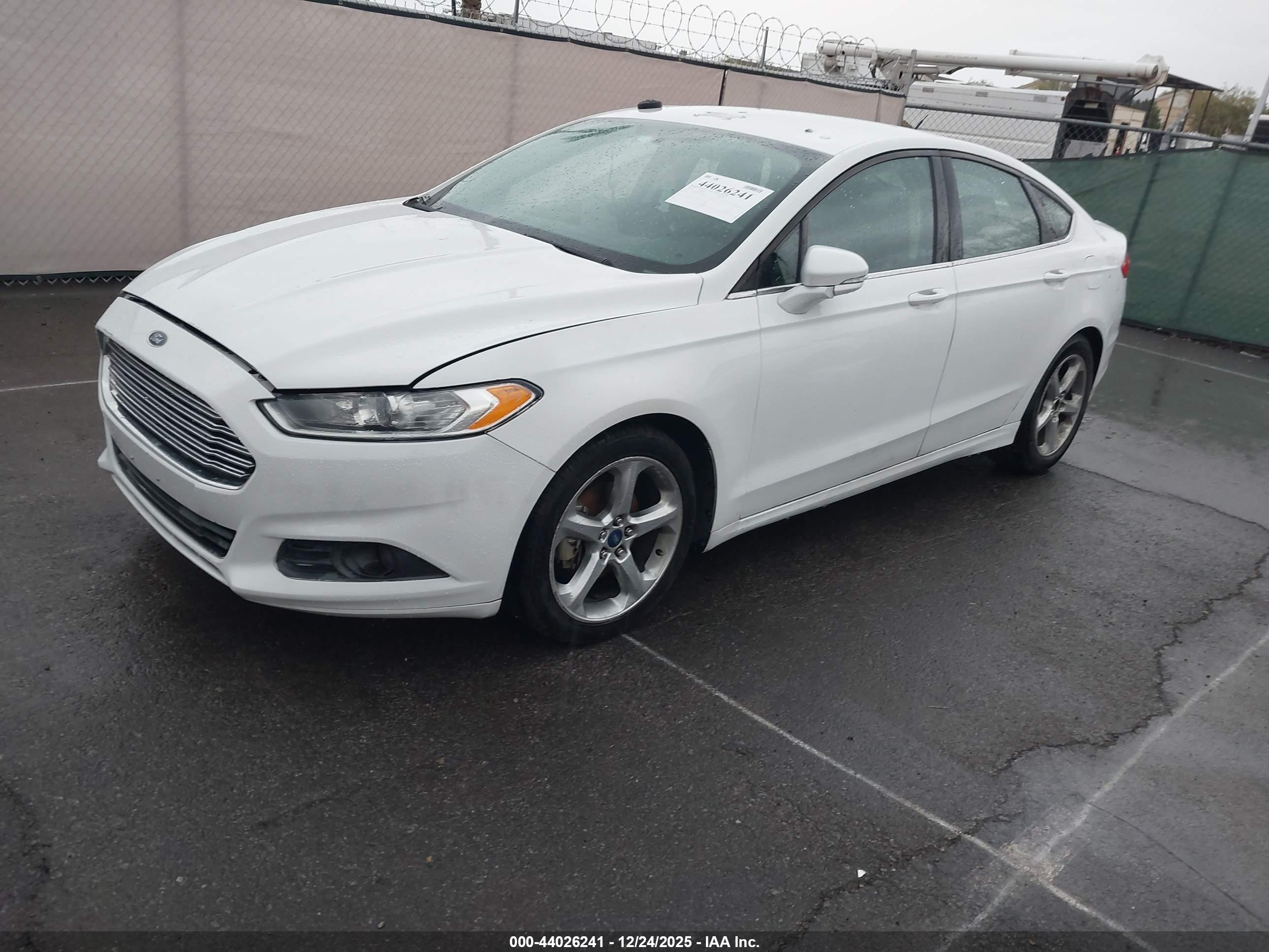 FORD FUSION image 2