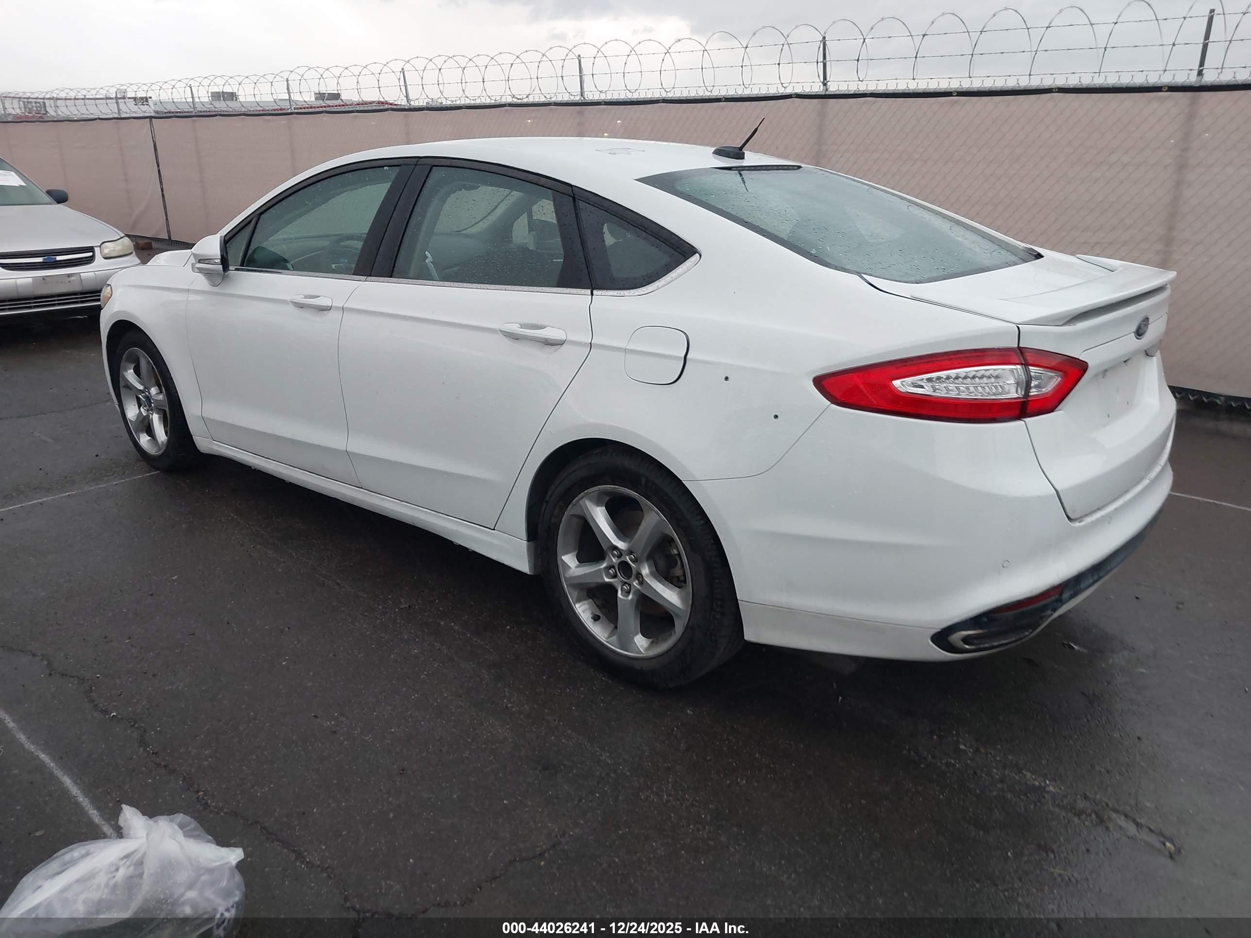FORD FUSION image 3