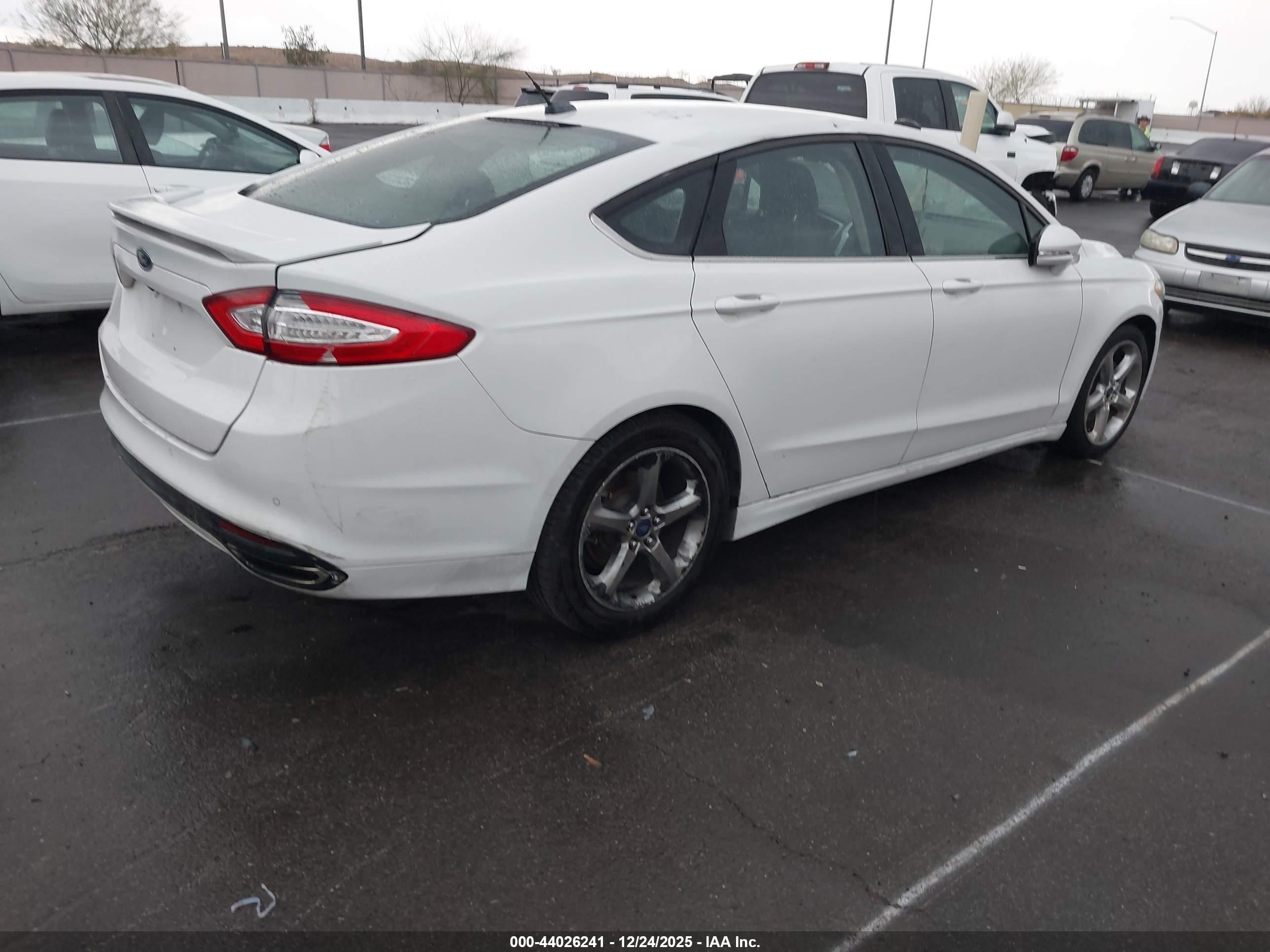 FORD FUSION image 4