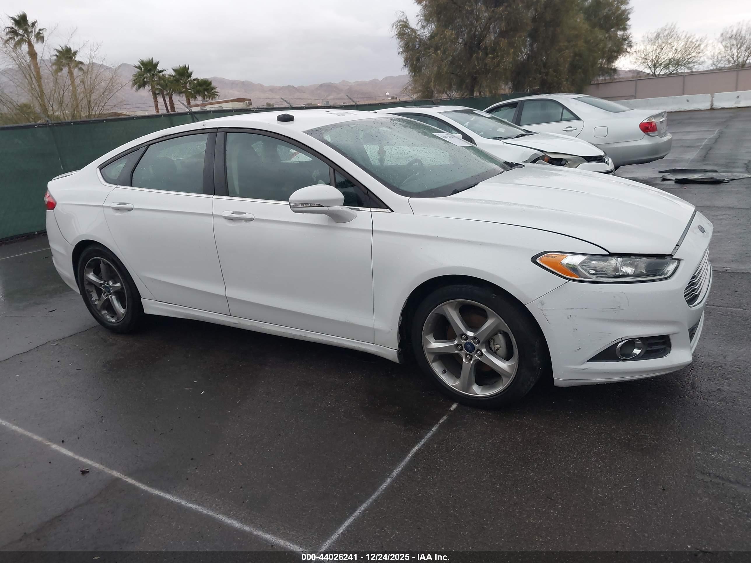 FORD FUSION image 6