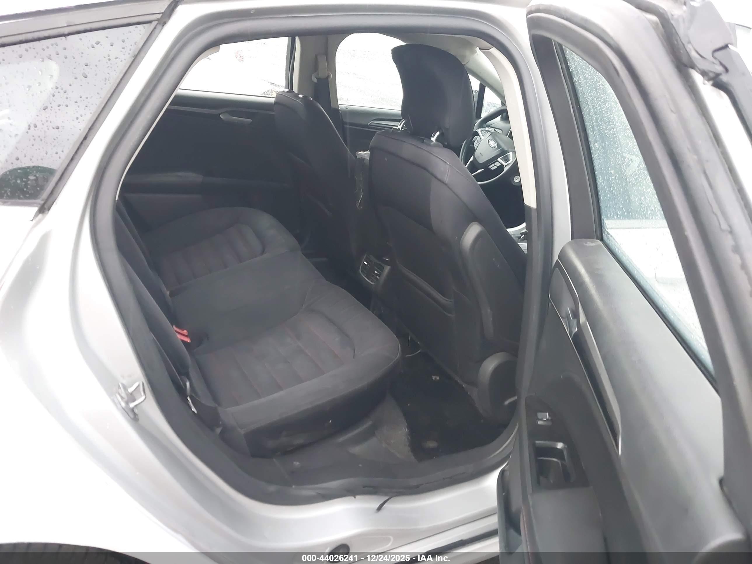 FORD FUSION image 8