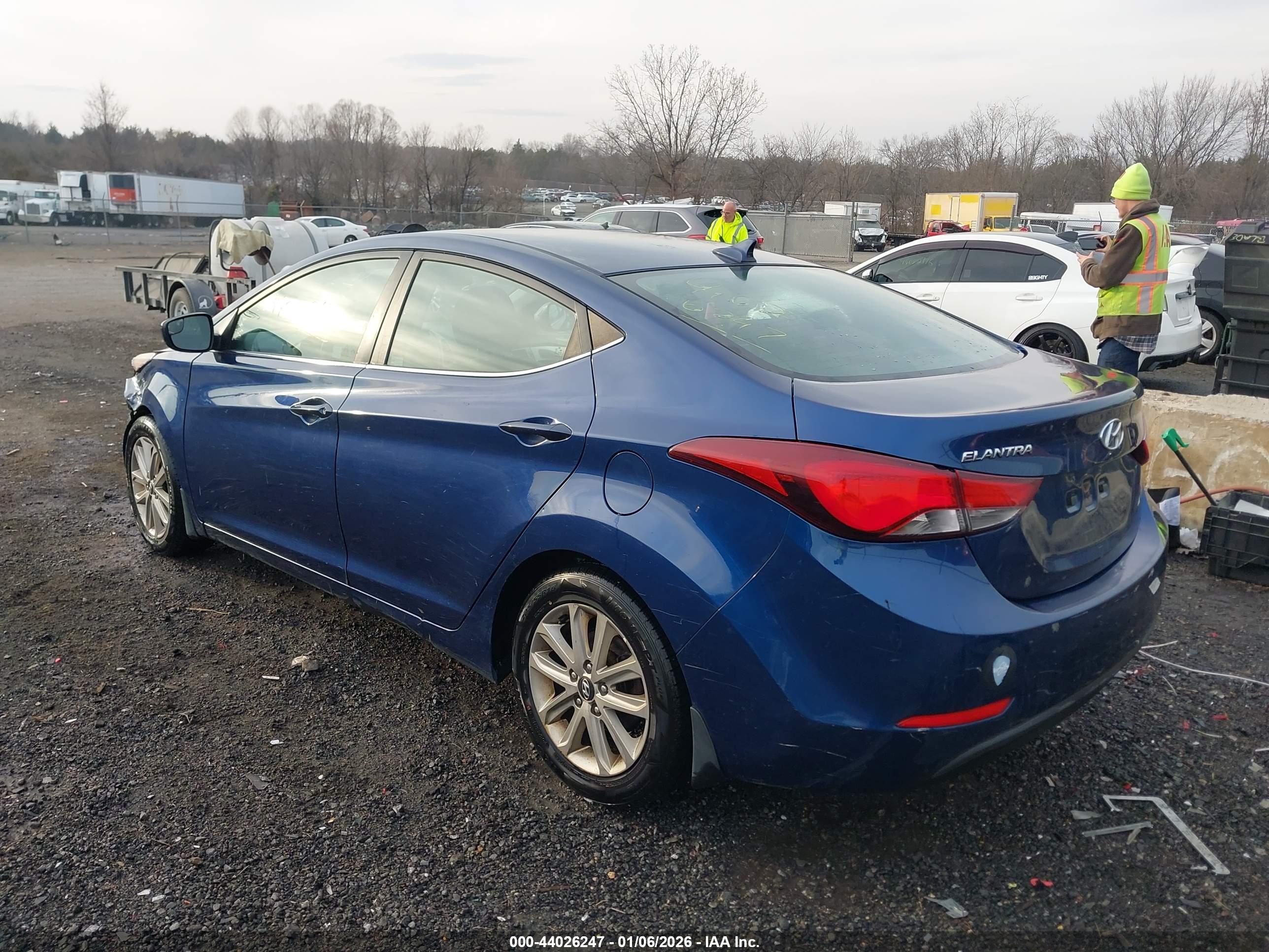 HYUNDAI ELANTRA image 3