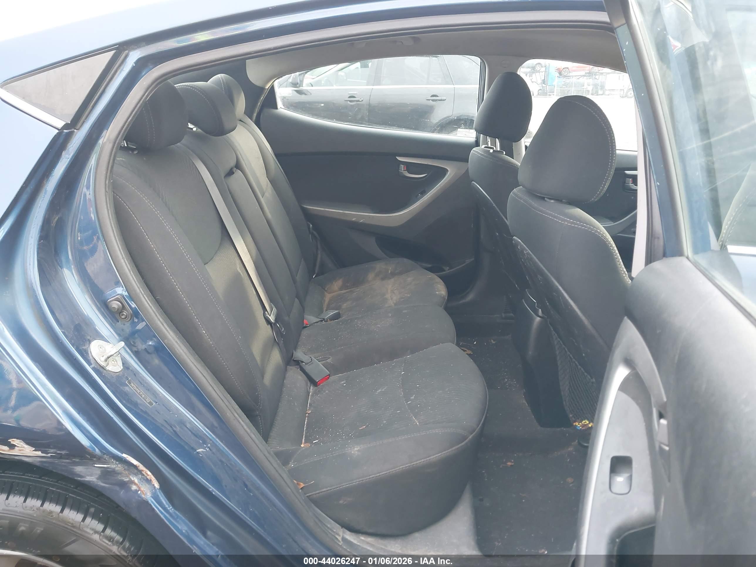 HYUNDAI ELANTRA image 8