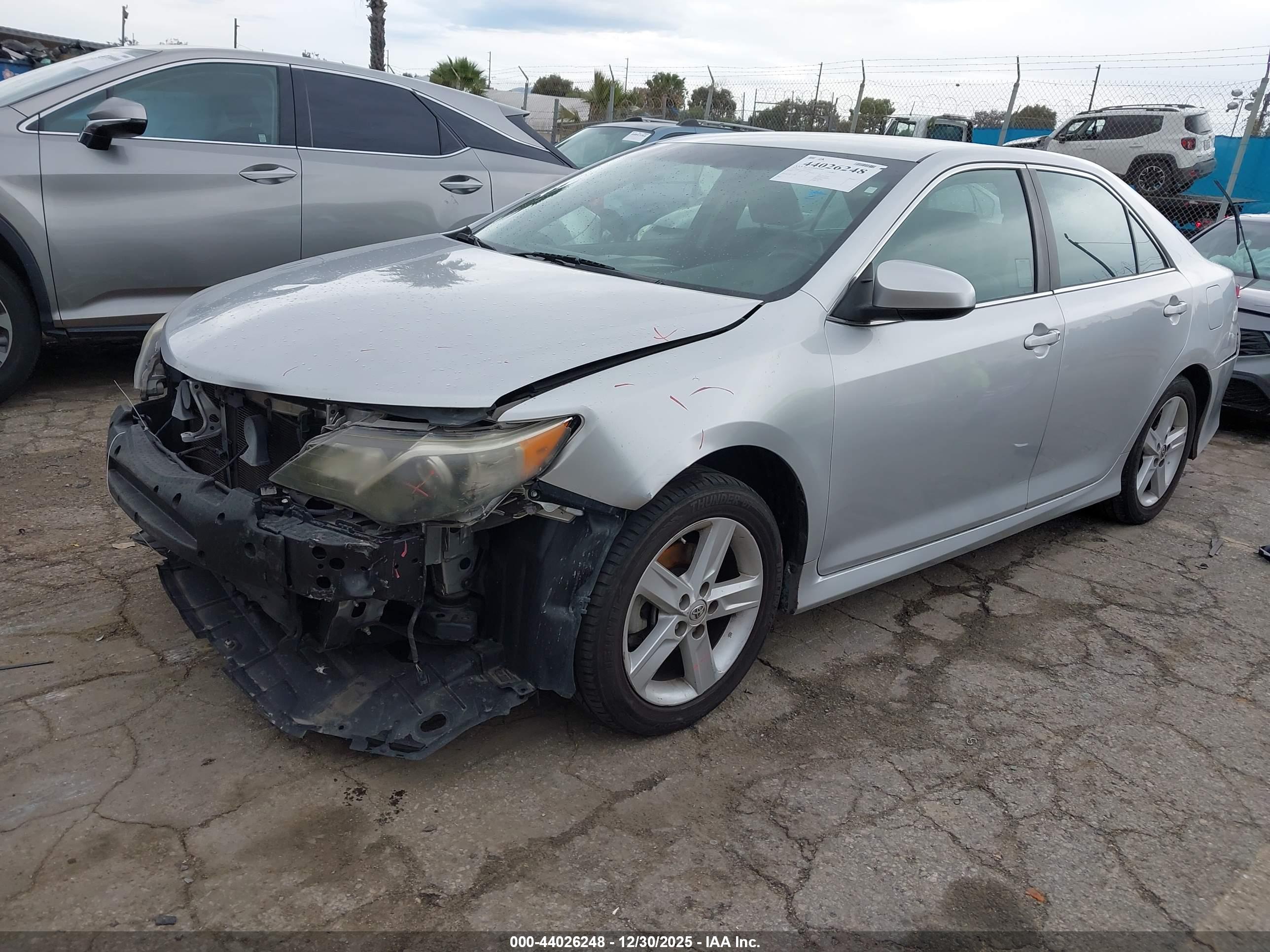 TOYOTA CAMRY image 2