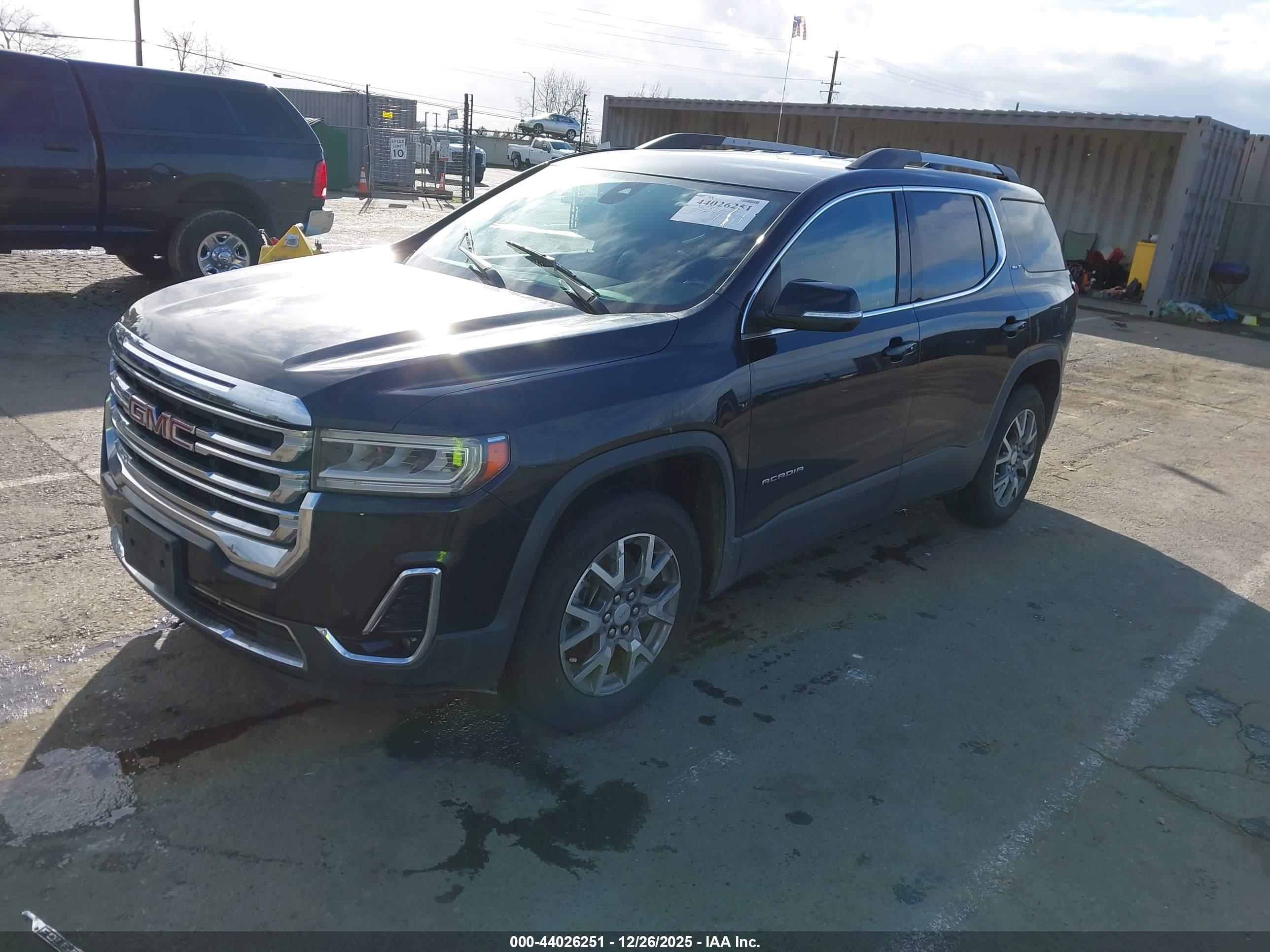 GMC ACADIA image 2