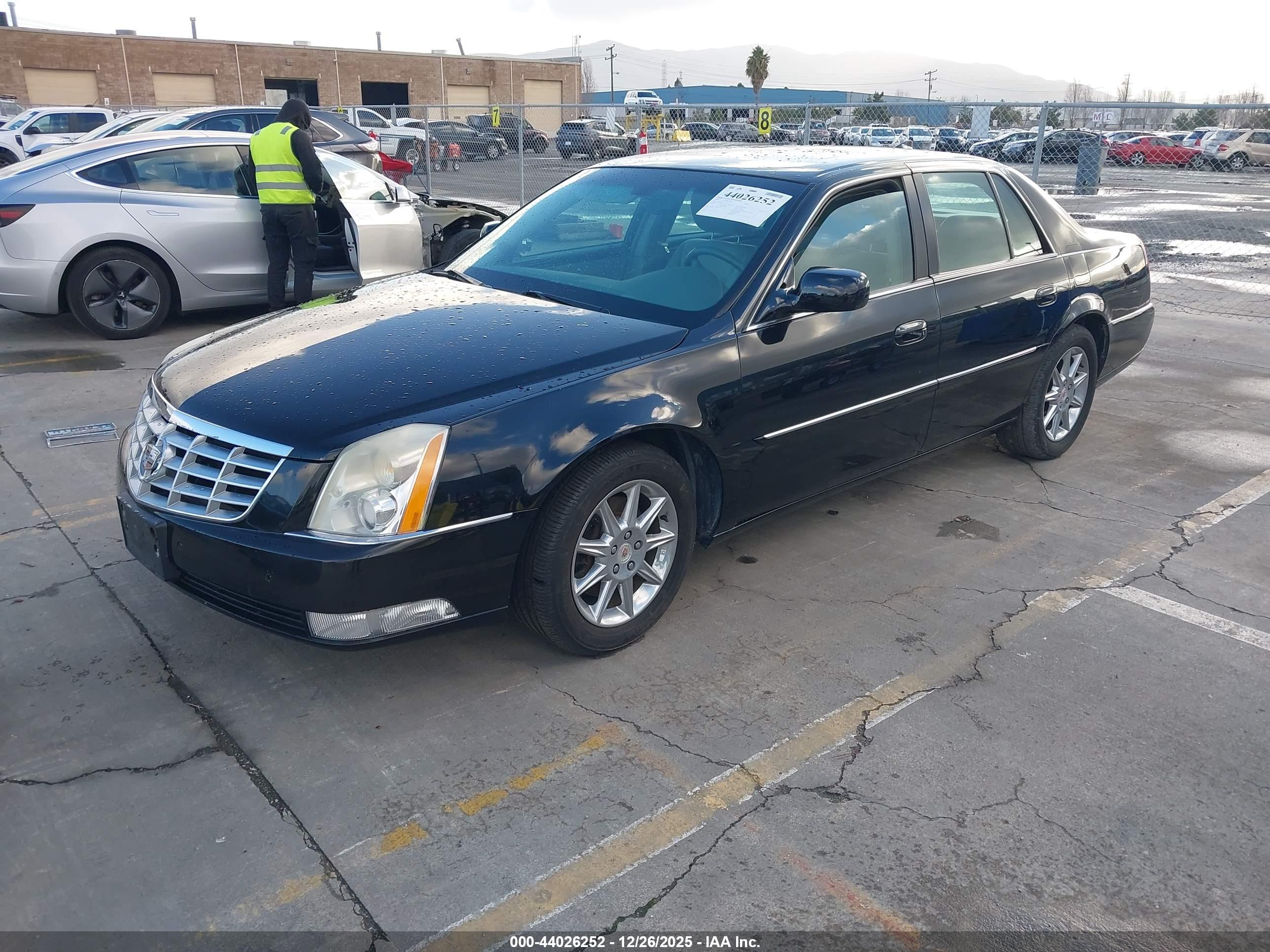 CADILLAC DTS image 2