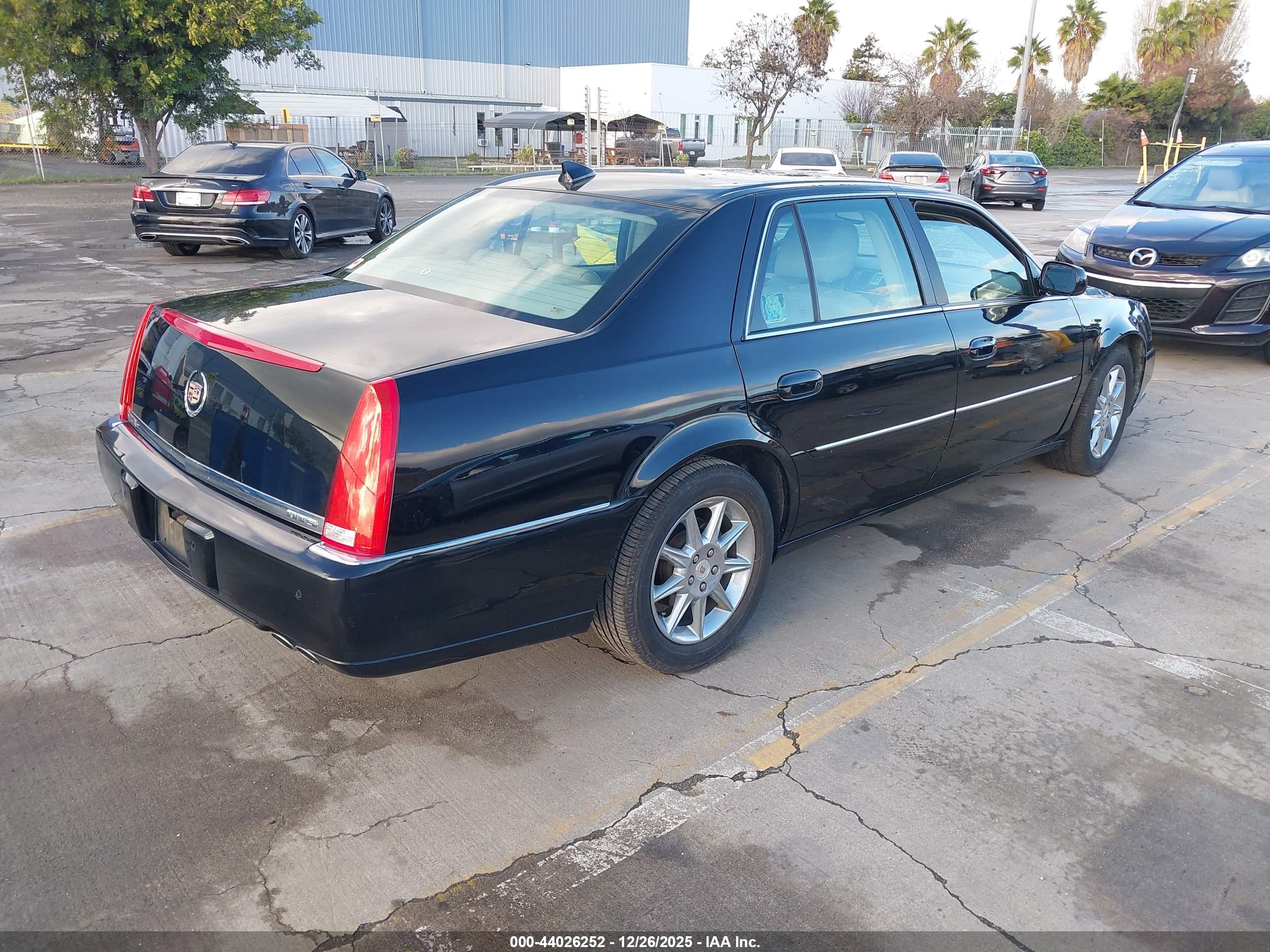 CADILLAC DTS image 4