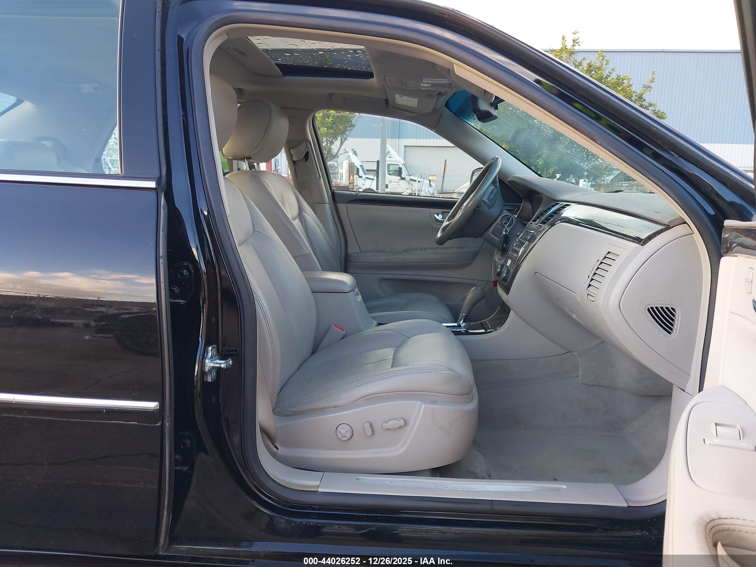 CADILLAC DTS image 5