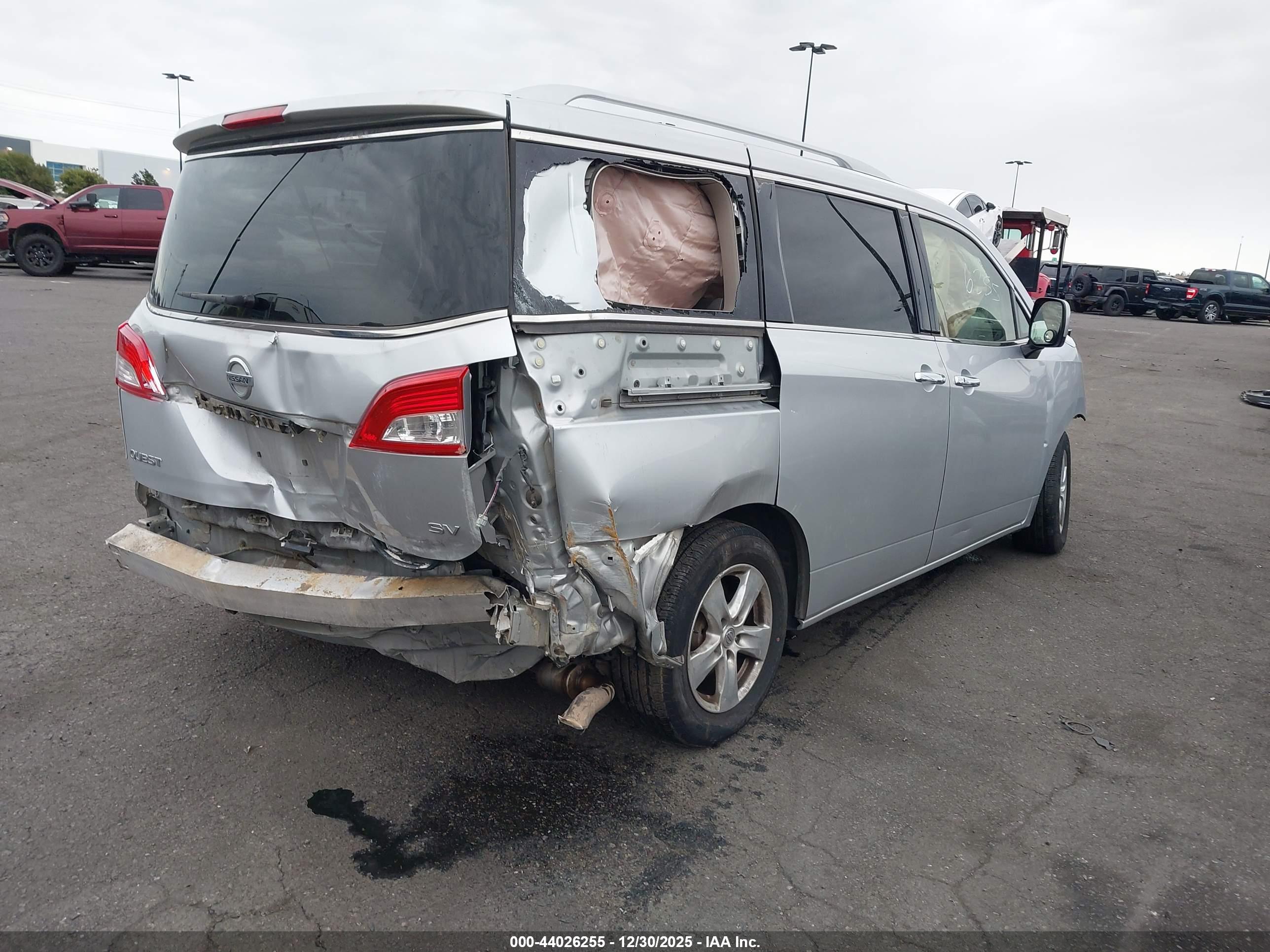 NISSAN QUEST image 4