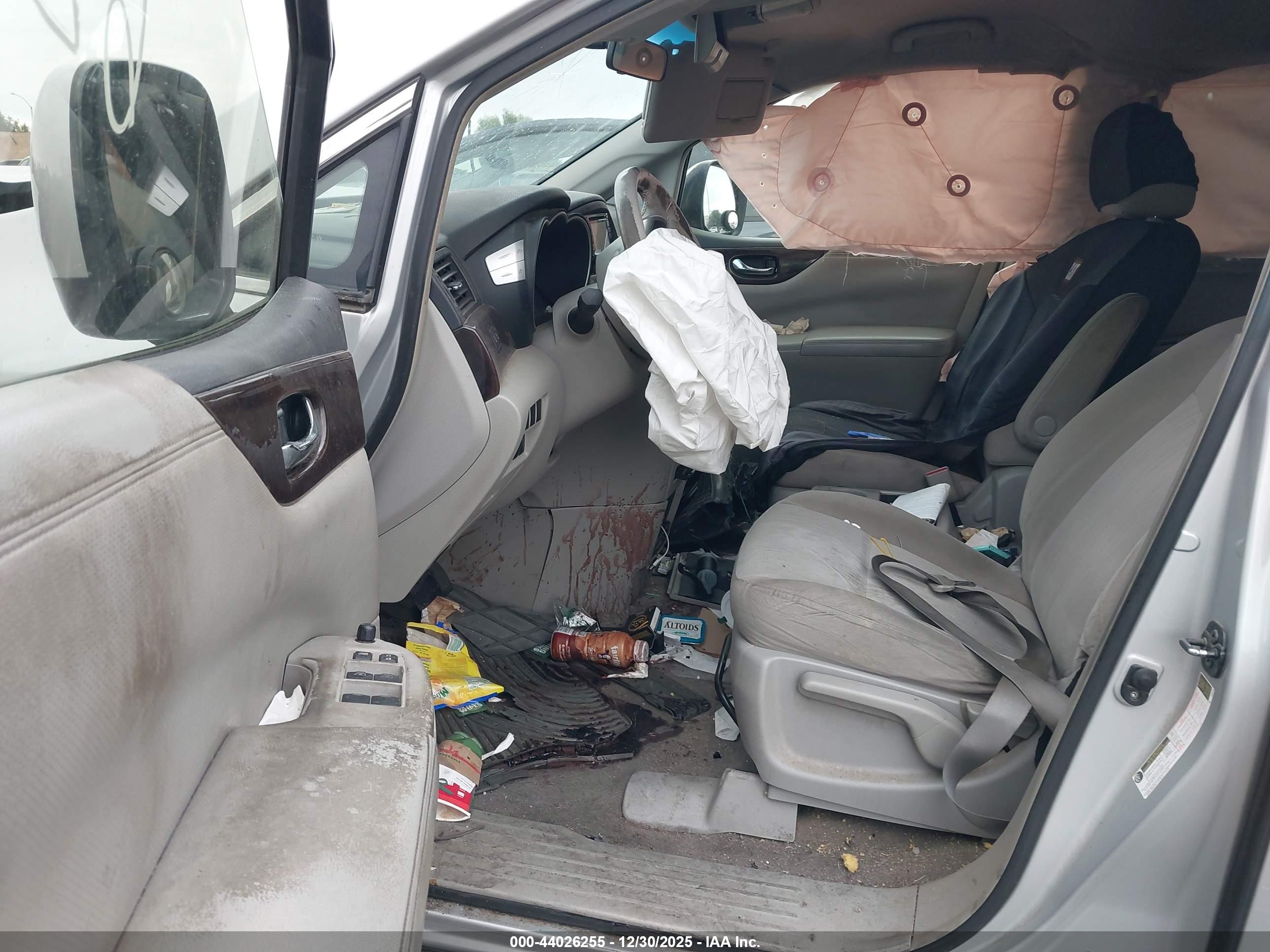NISSAN QUEST image 5