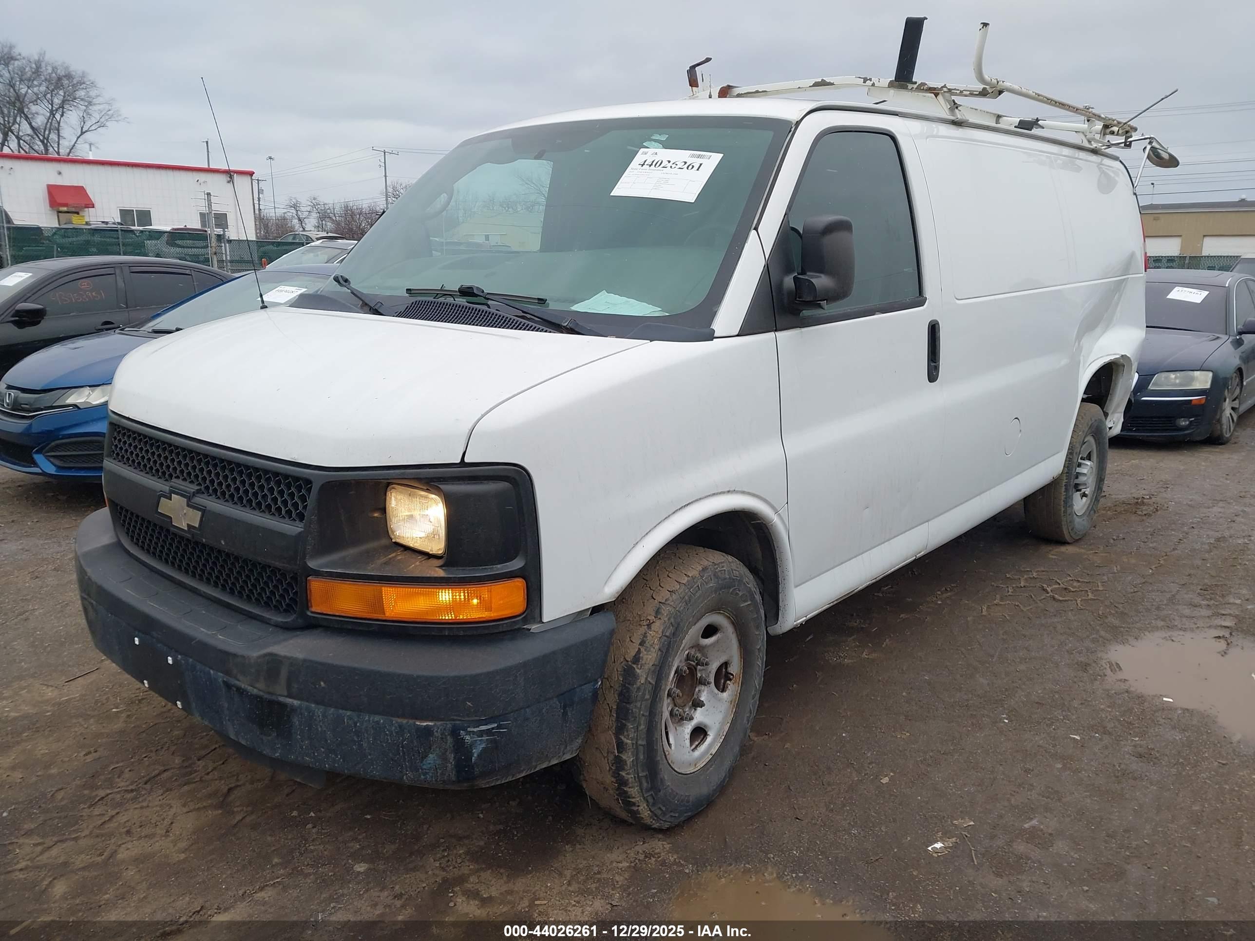 CHEVROLET EXPRESS image 2