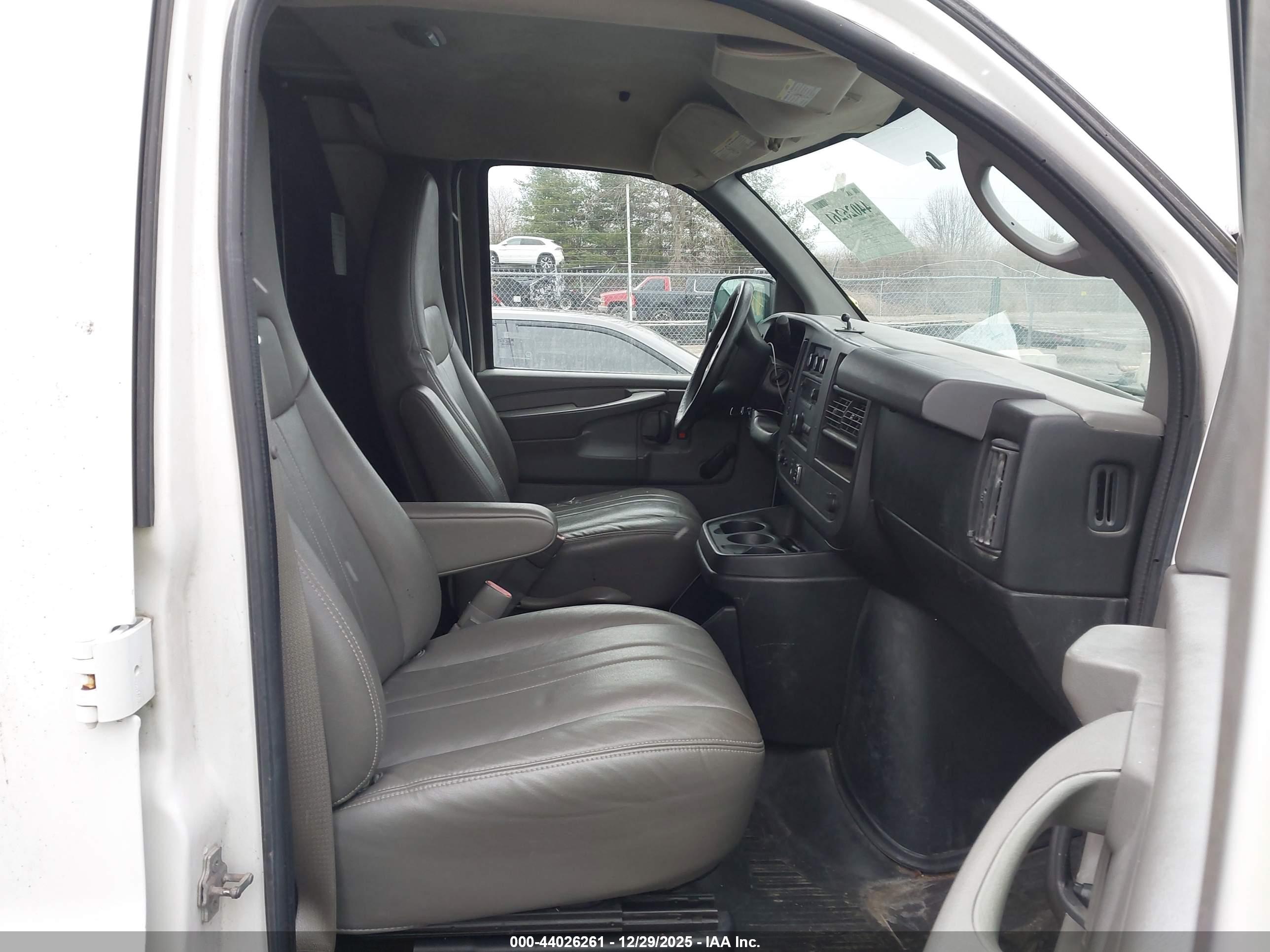 CHEVROLET EXPRESS image 5