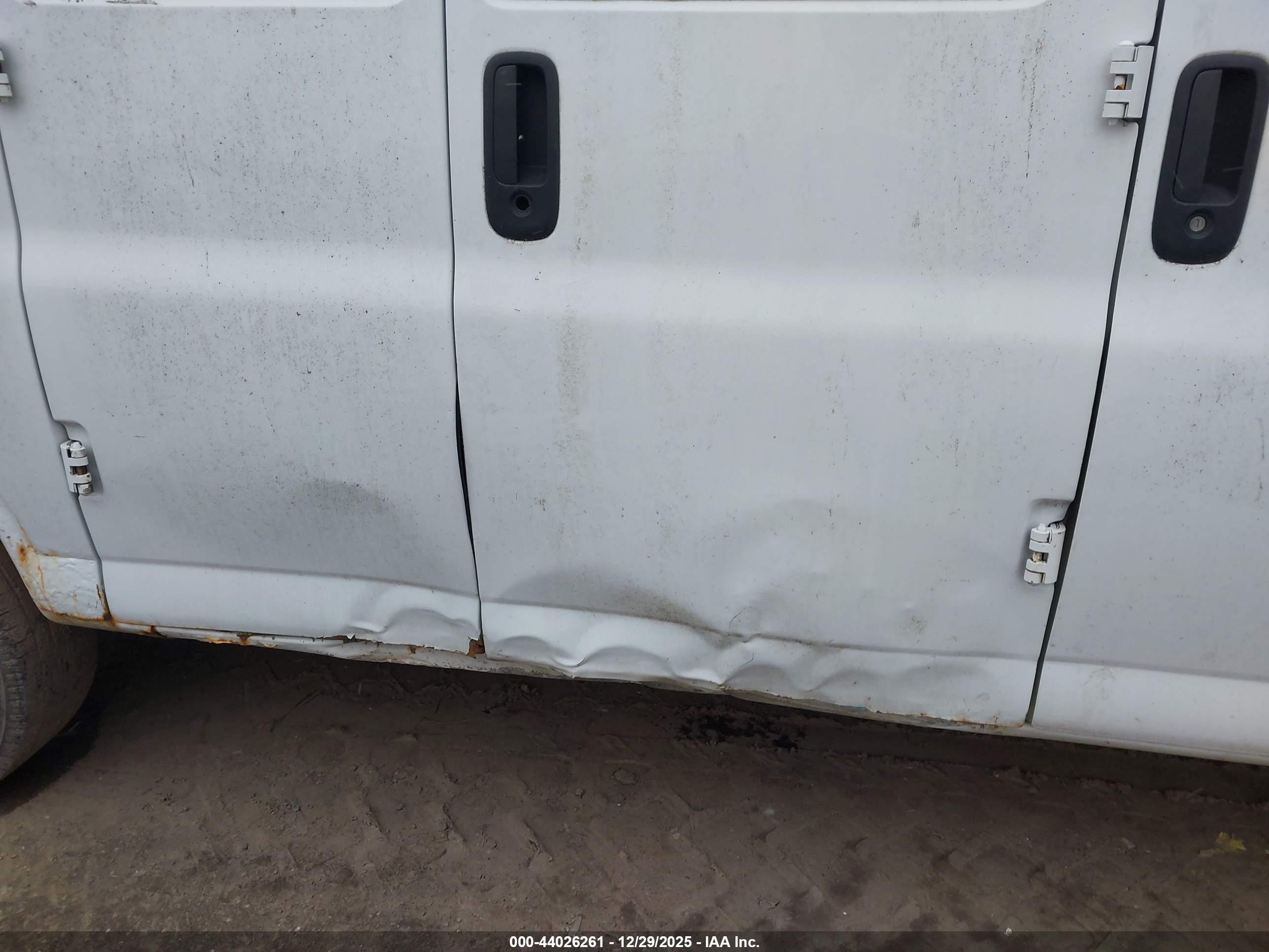 CHEVROLET EXPRESS image 6