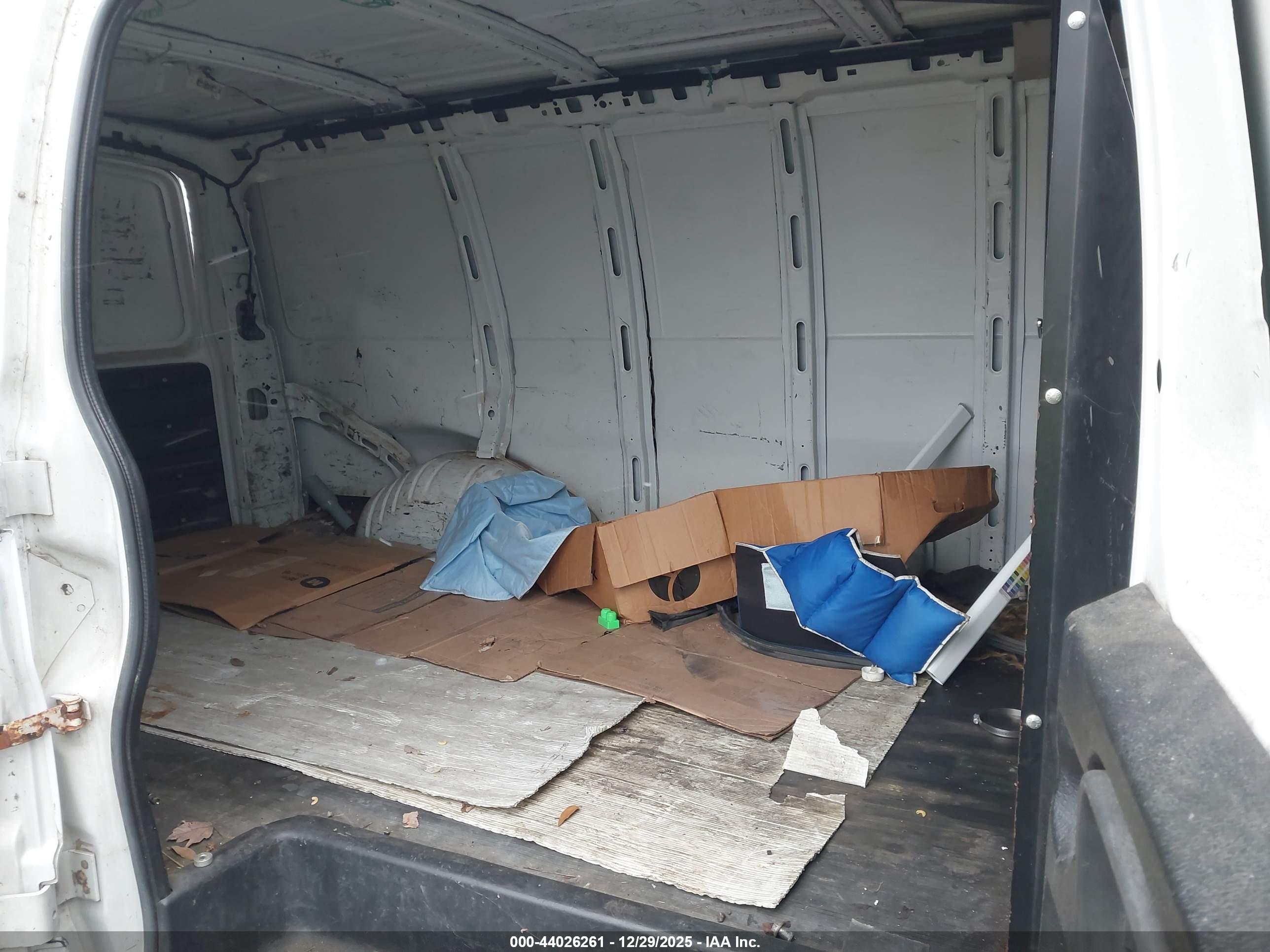 CHEVROLET EXPRESS image 8