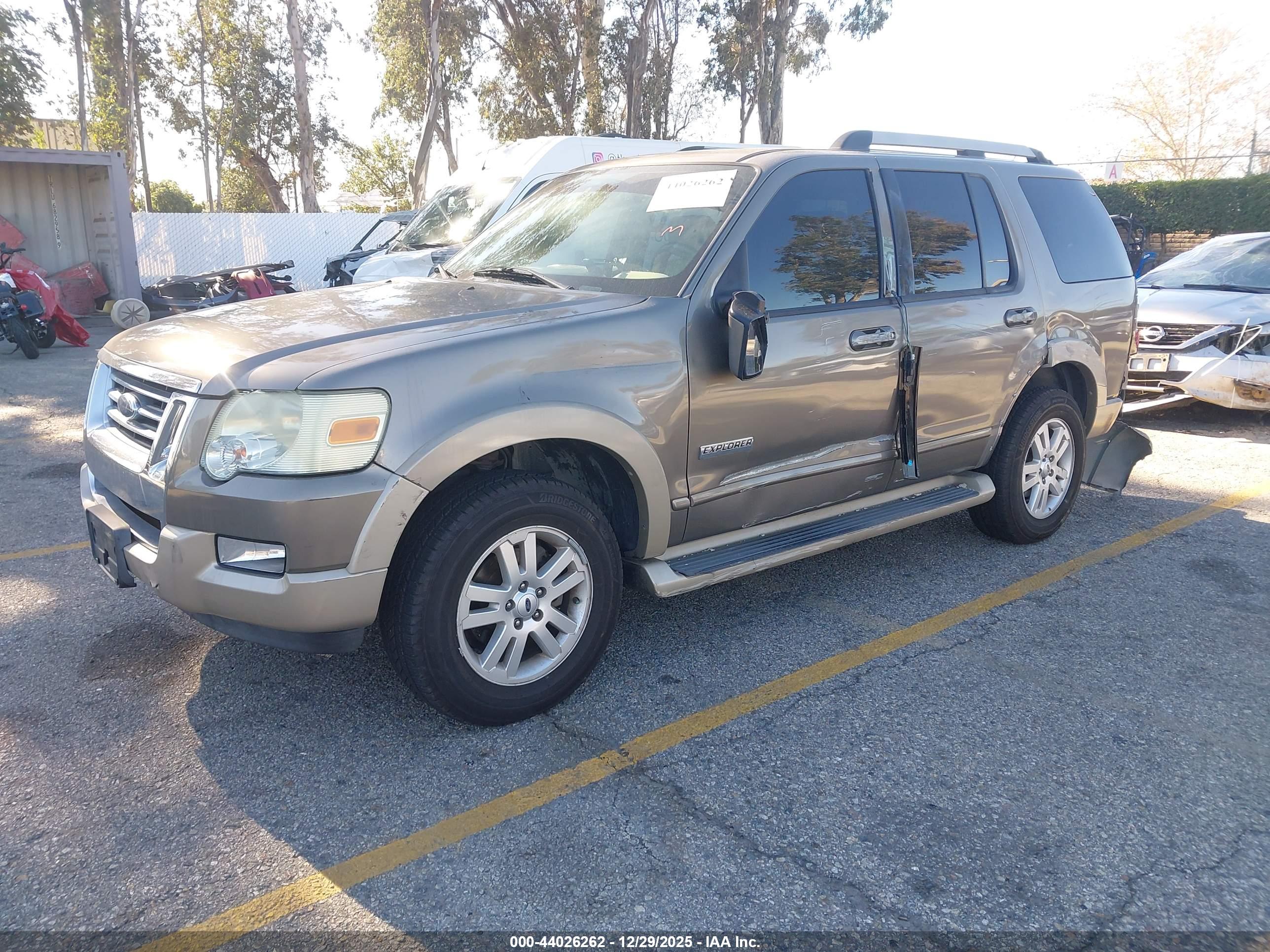 FORD EXPLORER image 2