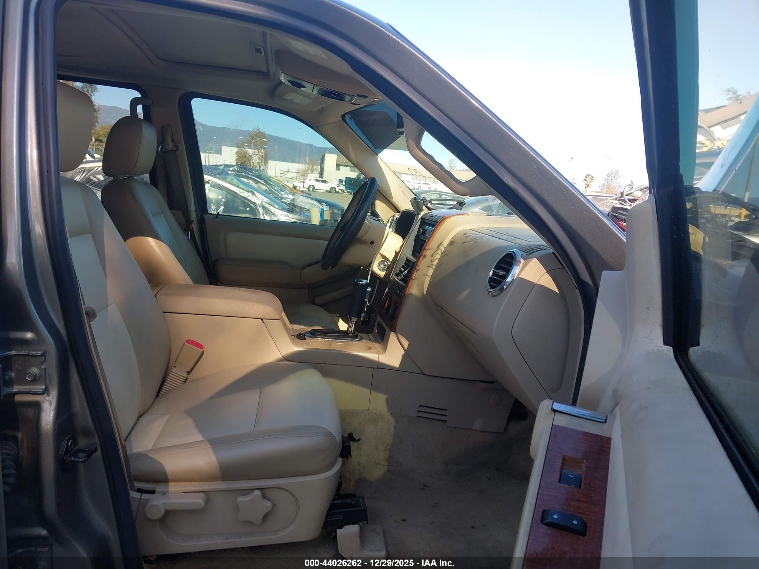 FORD EXPLORER image 5