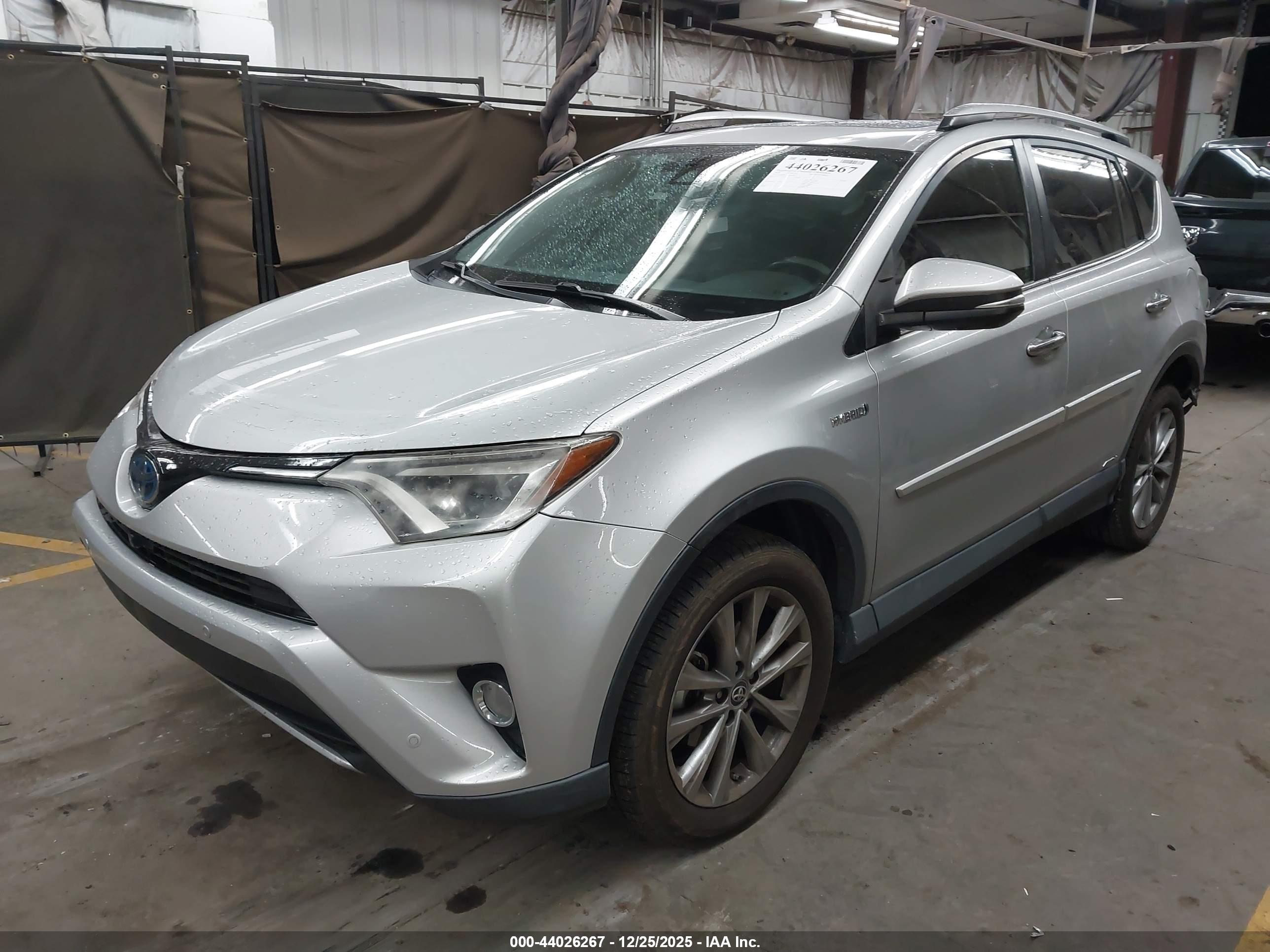 TOYOTA RAV4 image 2