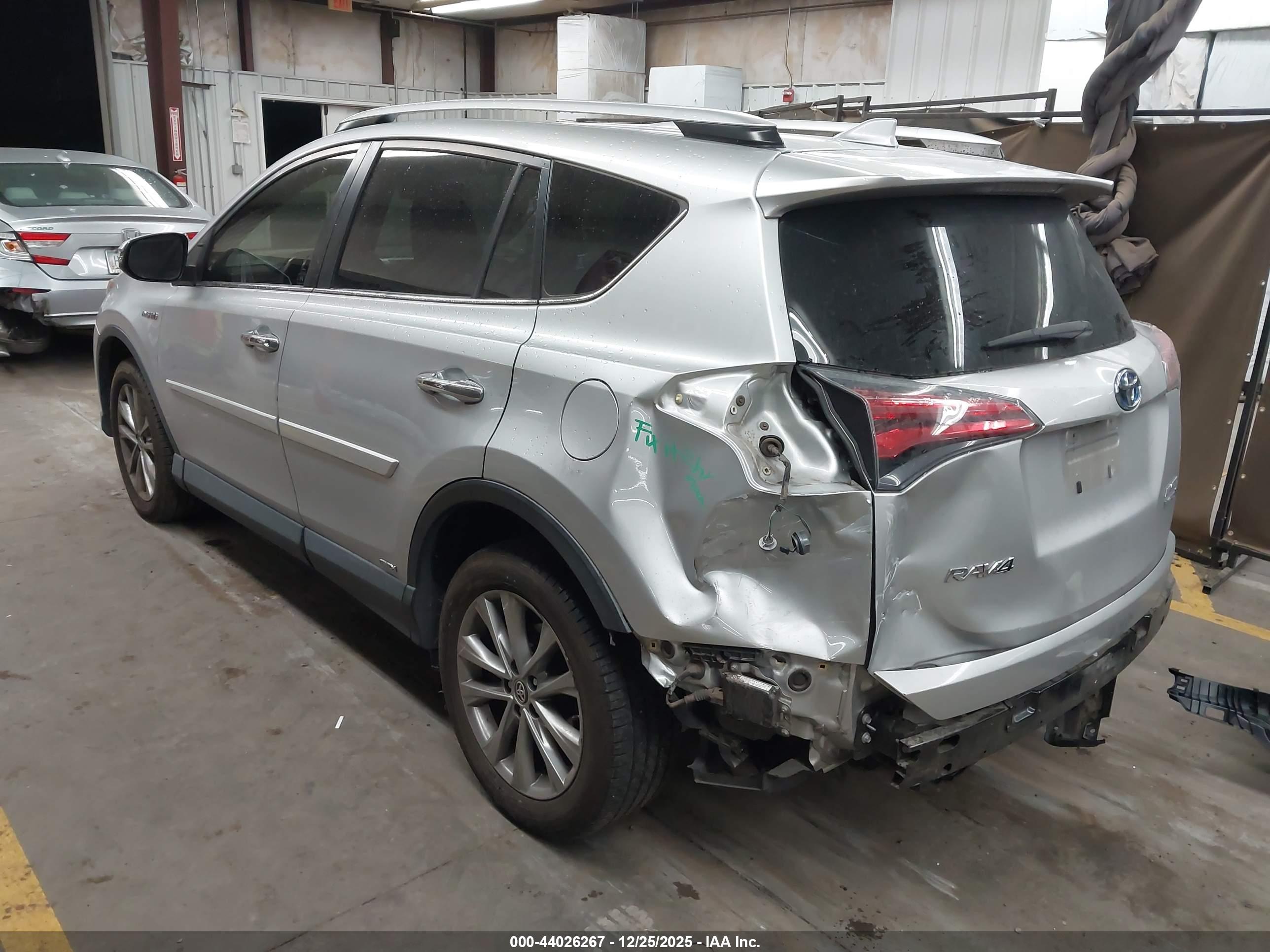 TOYOTA RAV4 image 3
