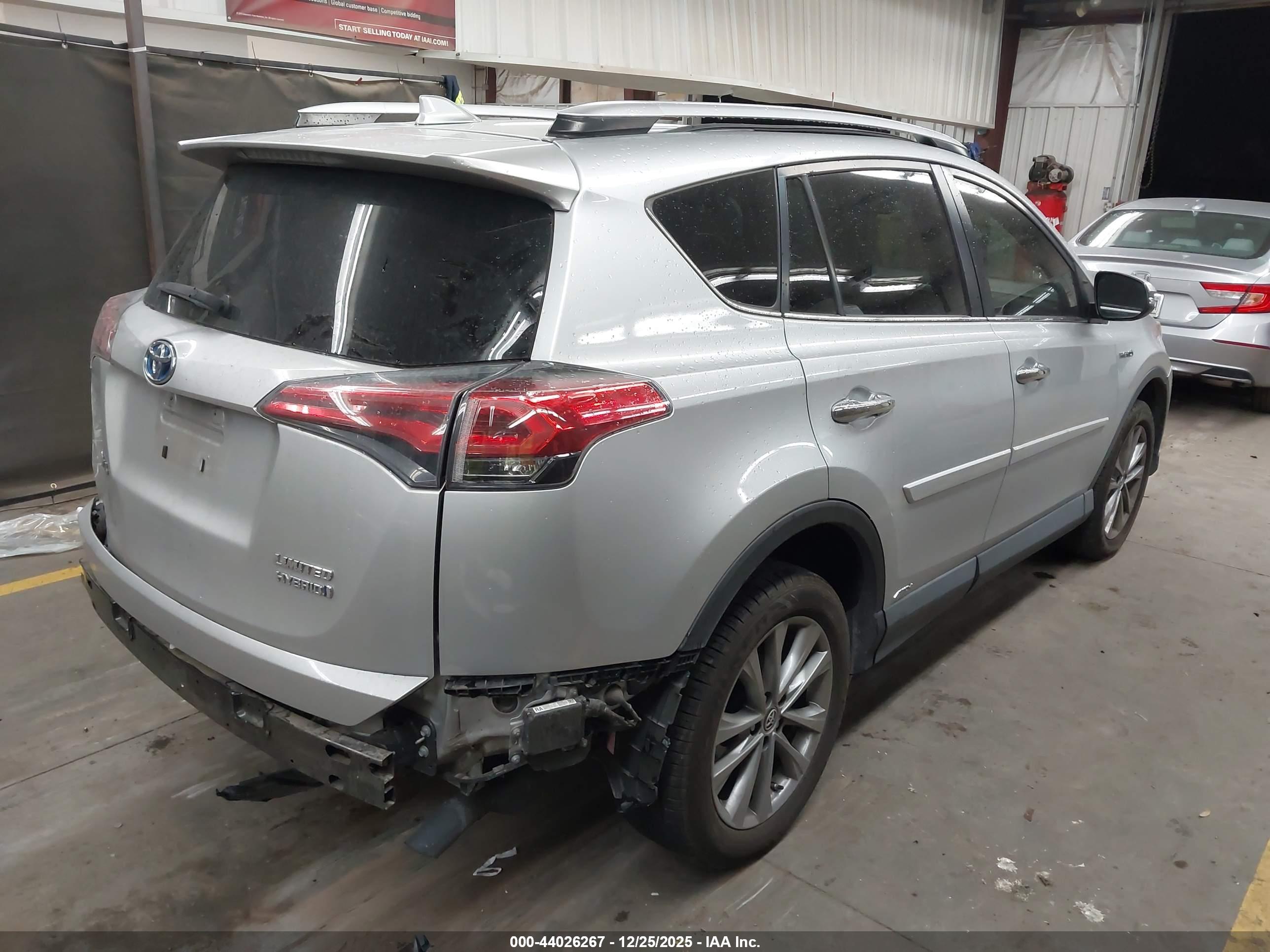 TOYOTA RAV4 image 4