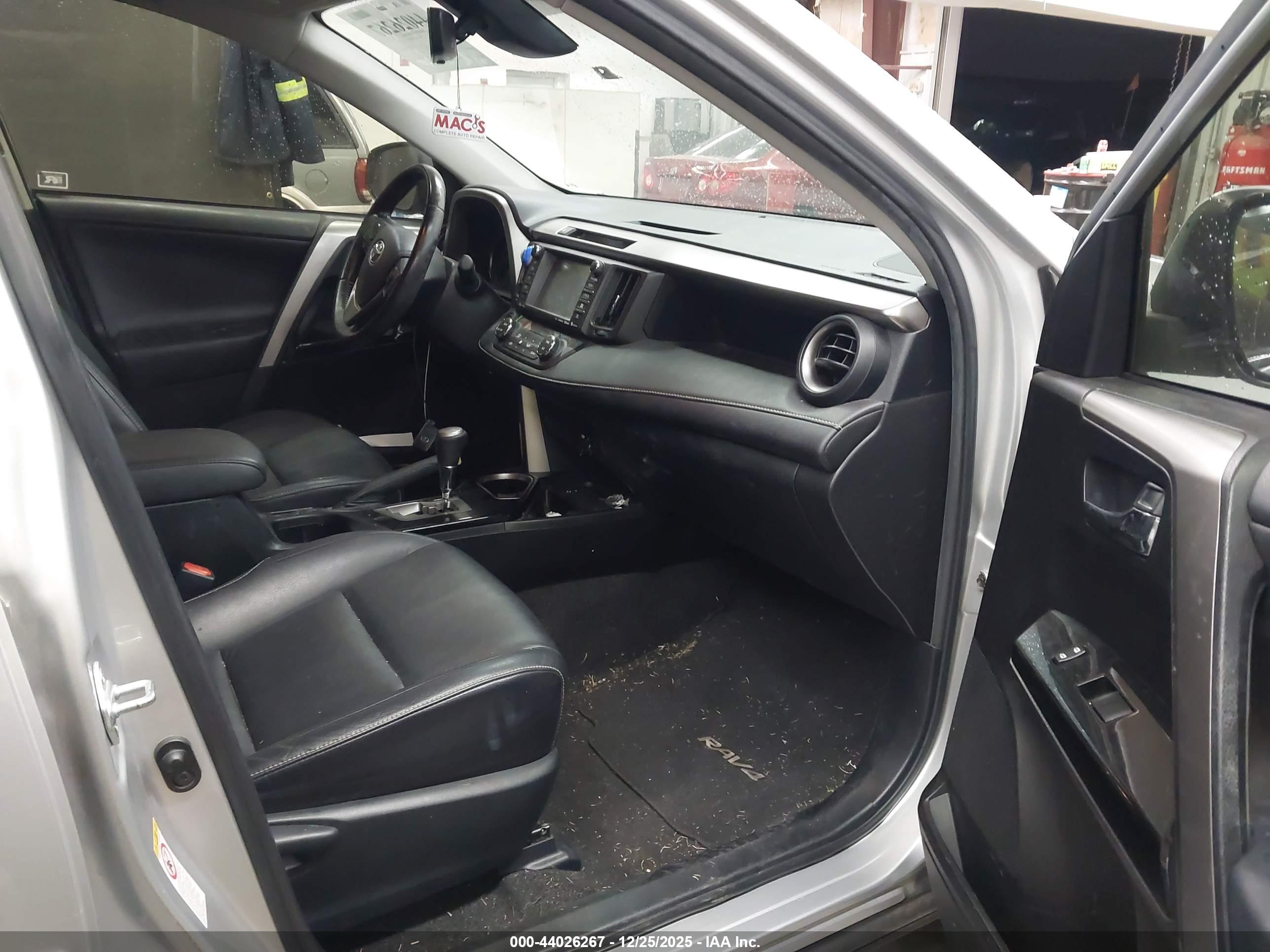 TOYOTA RAV4 image 5