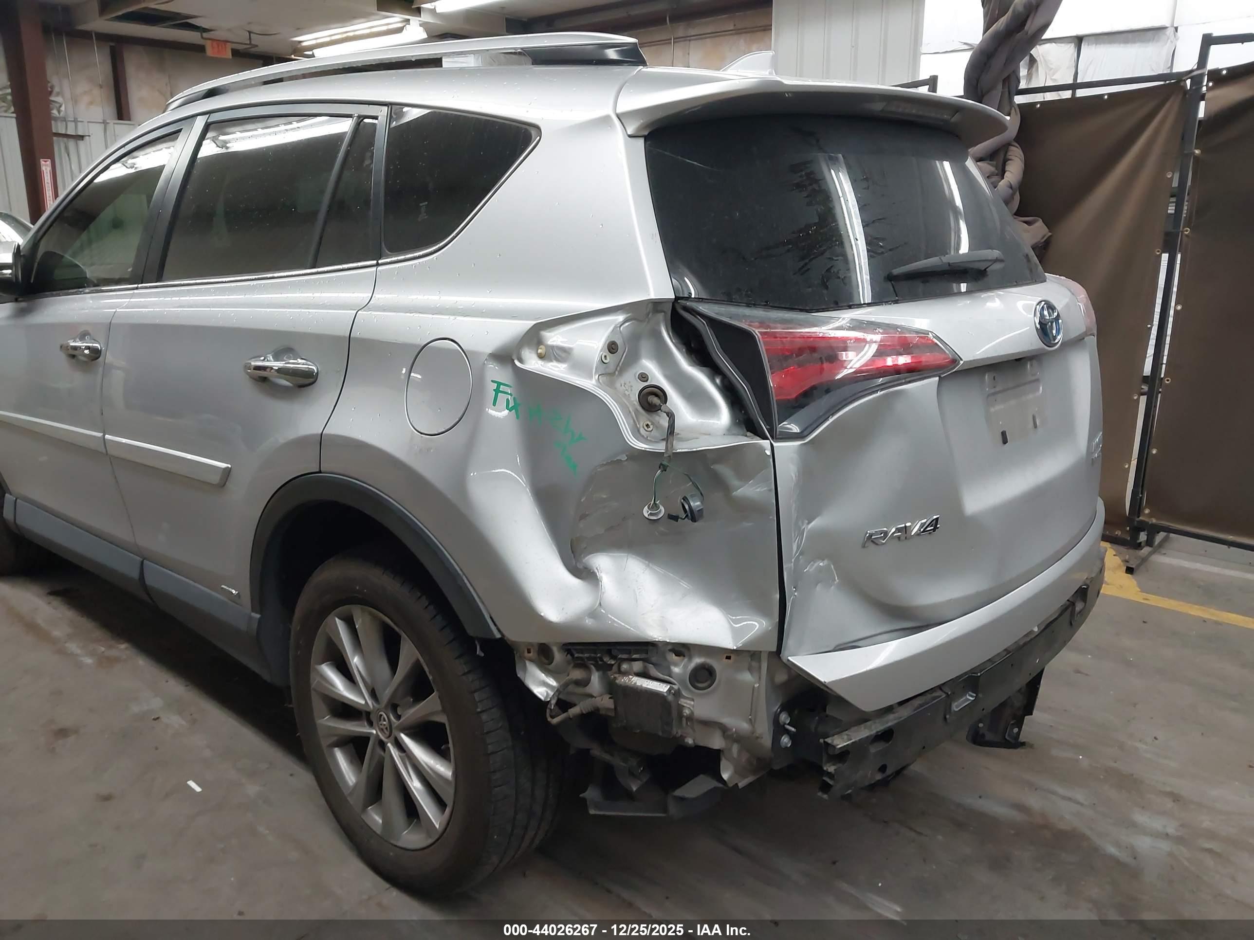 TOYOTA RAV4 image 6