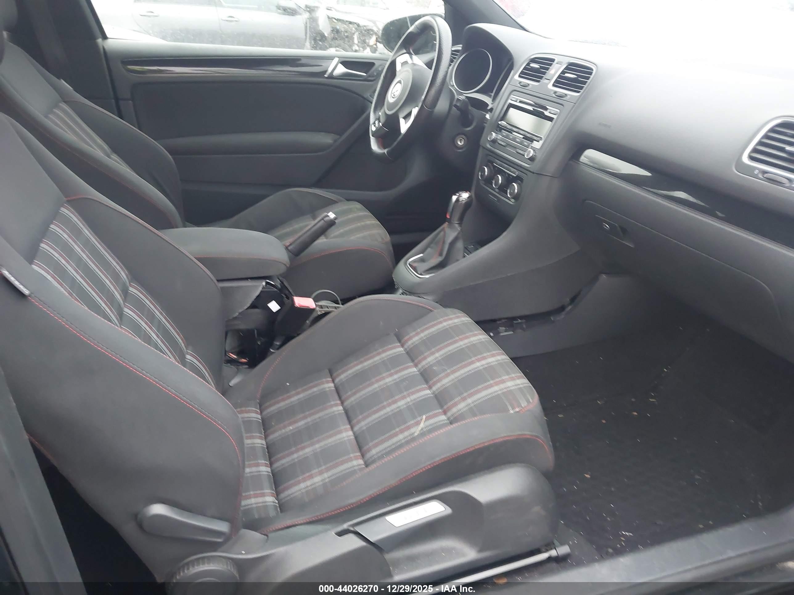 VOLKSWAGEN GTI image 5