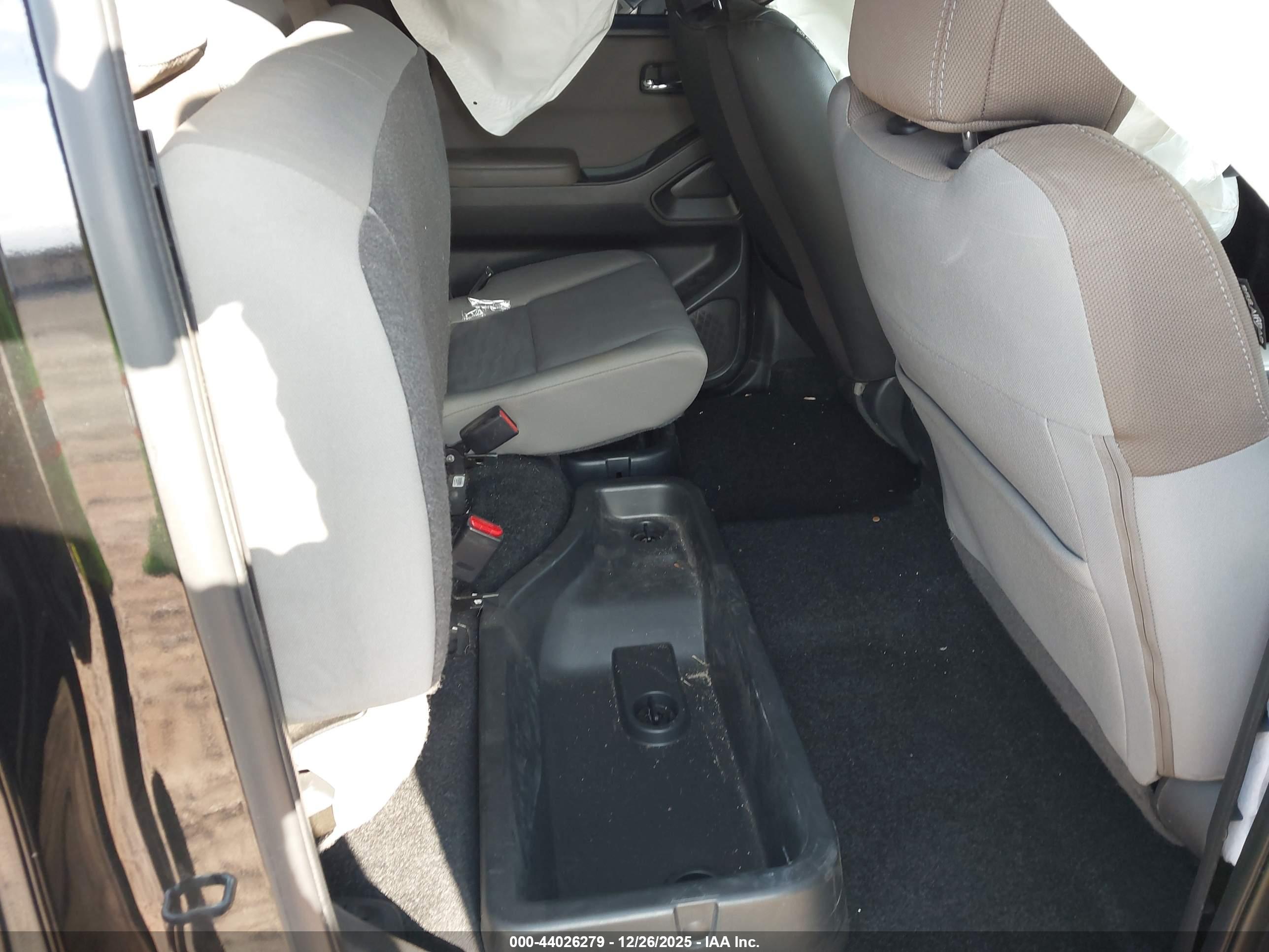 NISSAN FRONTIER image 8