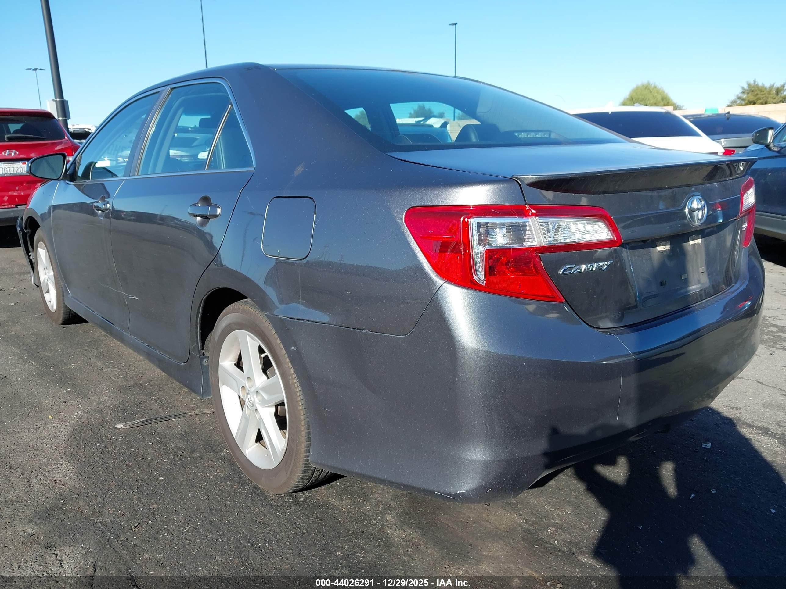 TOYOTA CAMRY image 3