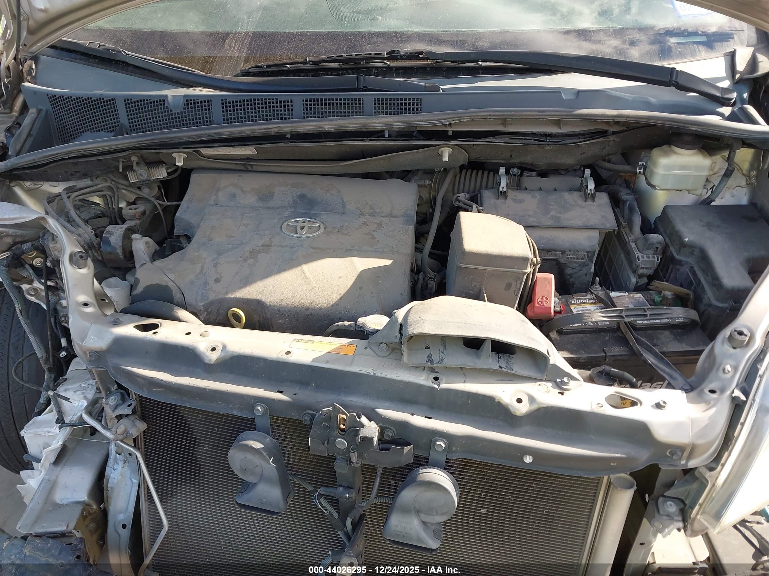 TOYOTA SIENNA image 10