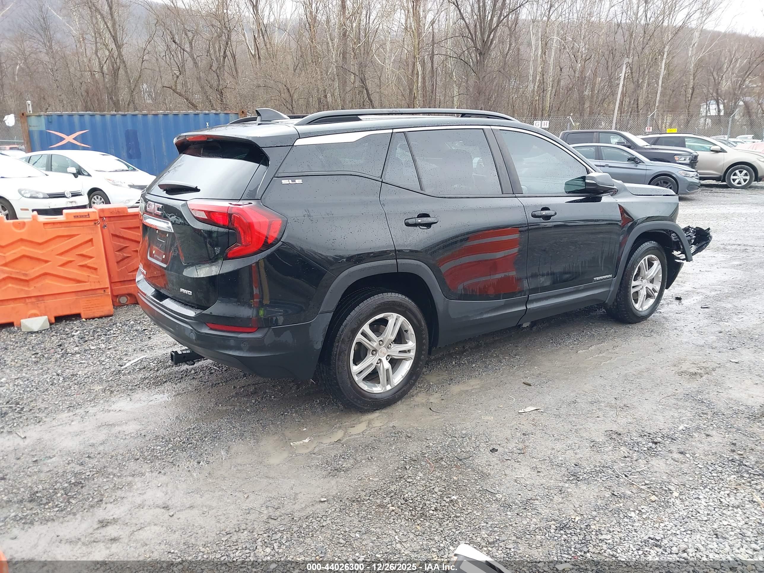 GMC TERRAIN image 4
