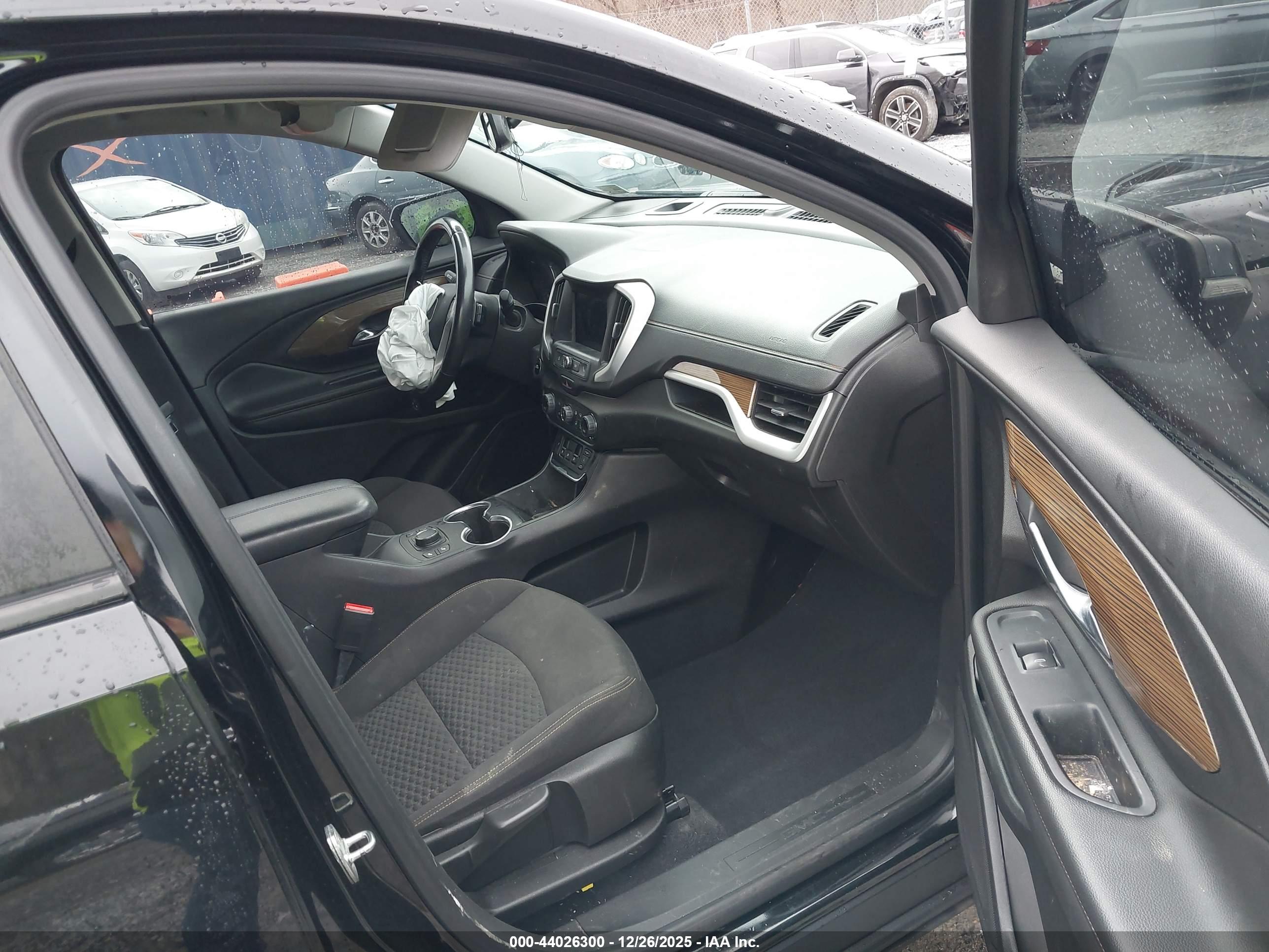 GMC TERRAIN image 5