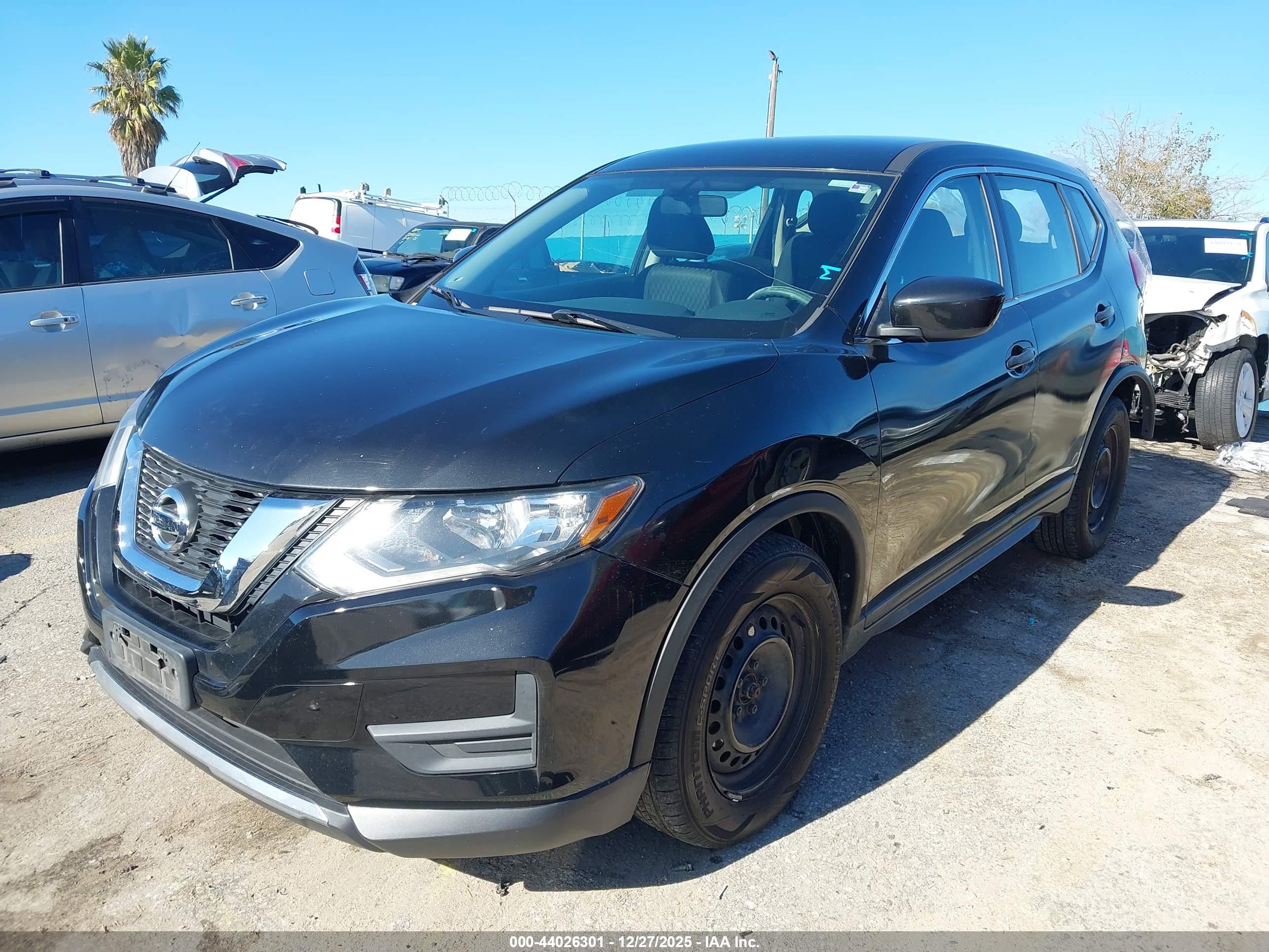 NISSAN ROGUE image 2