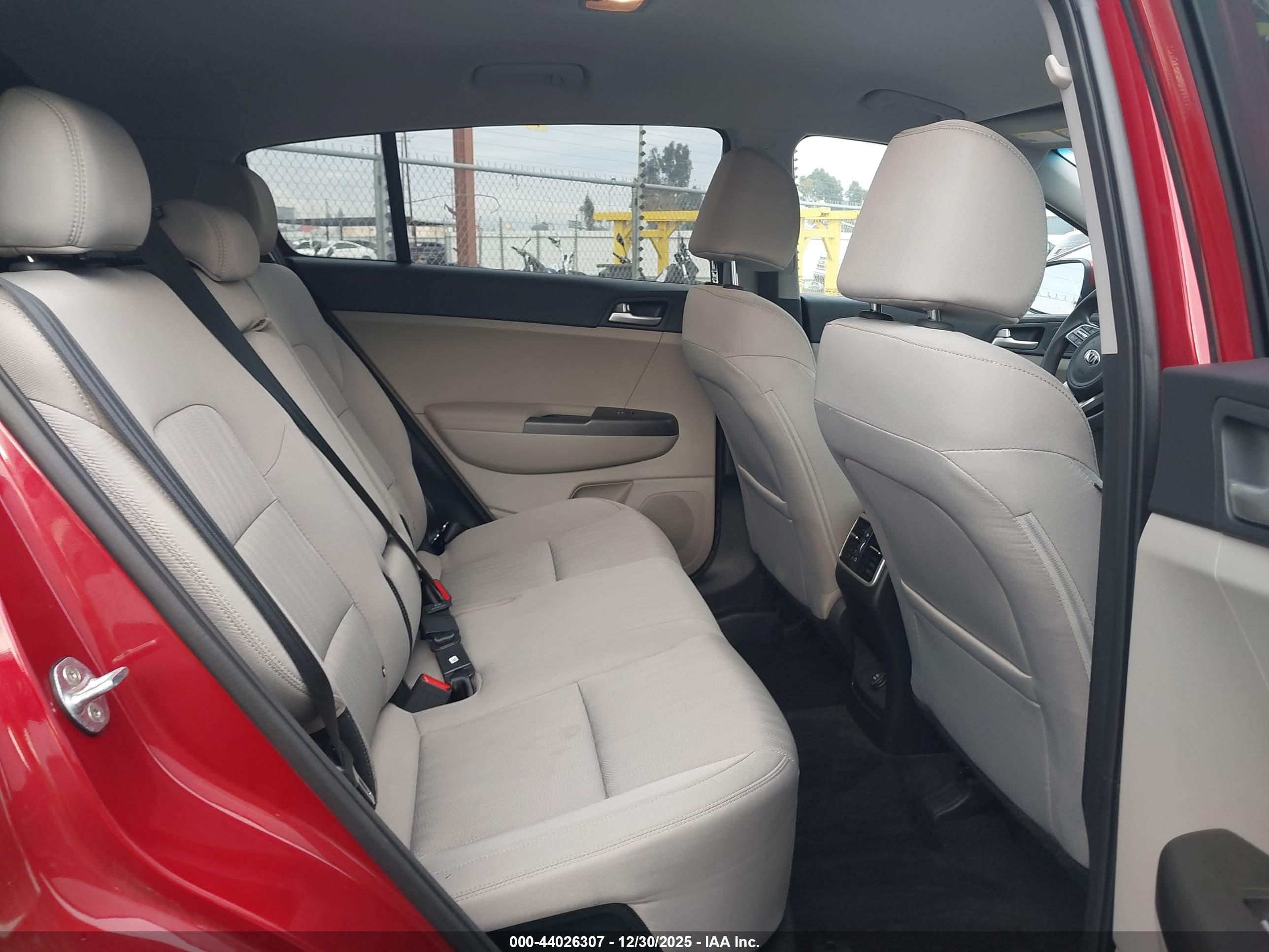 KIA SPORTAGE image 8