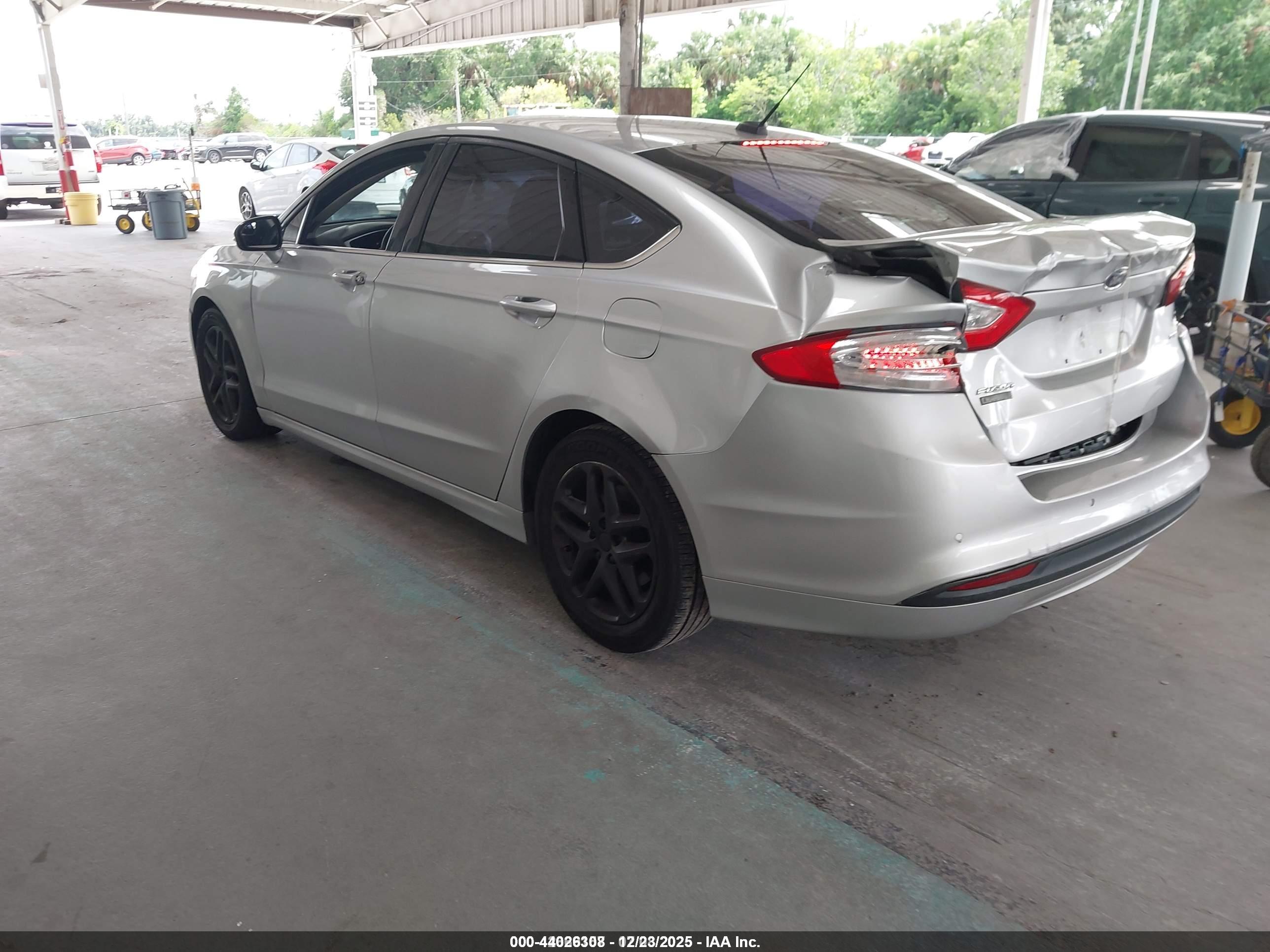 FORD FUSION image 3