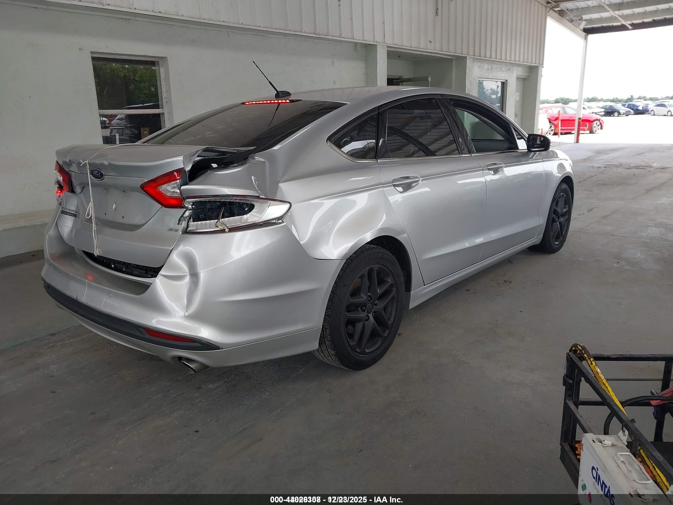 FORD FUSION image 4