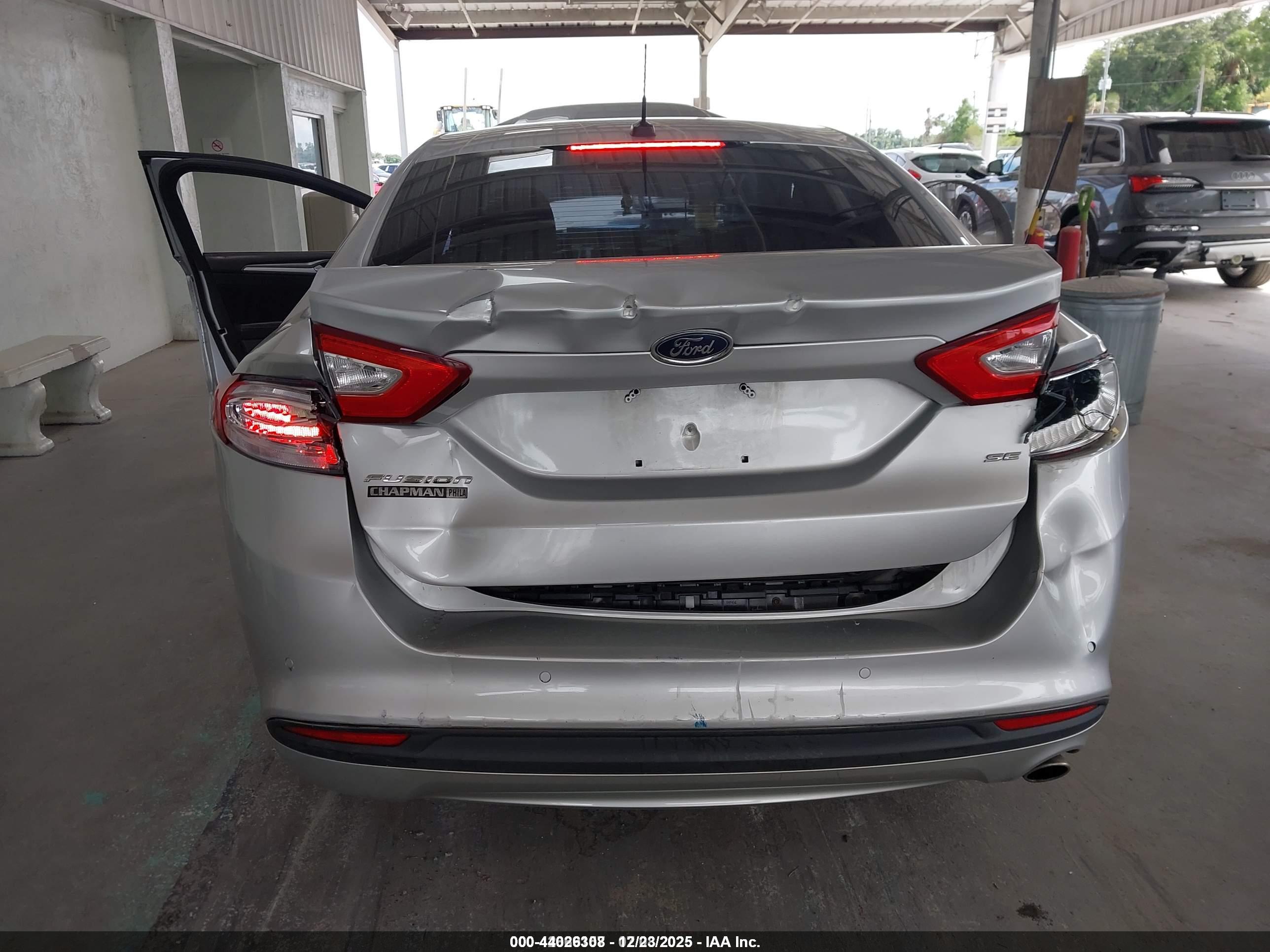 FORD FUSION image 6