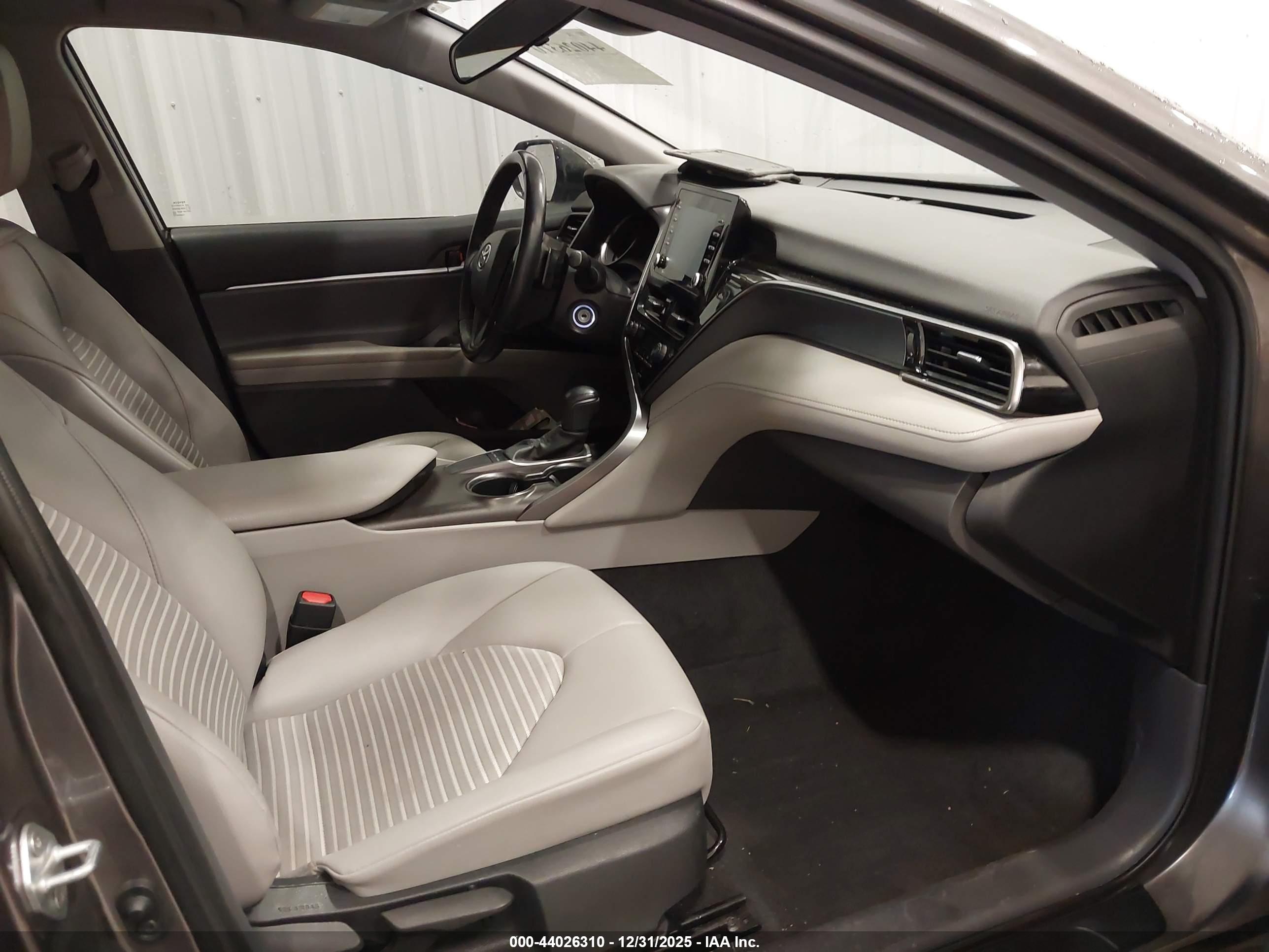 TOYOTA CAMRY image 5