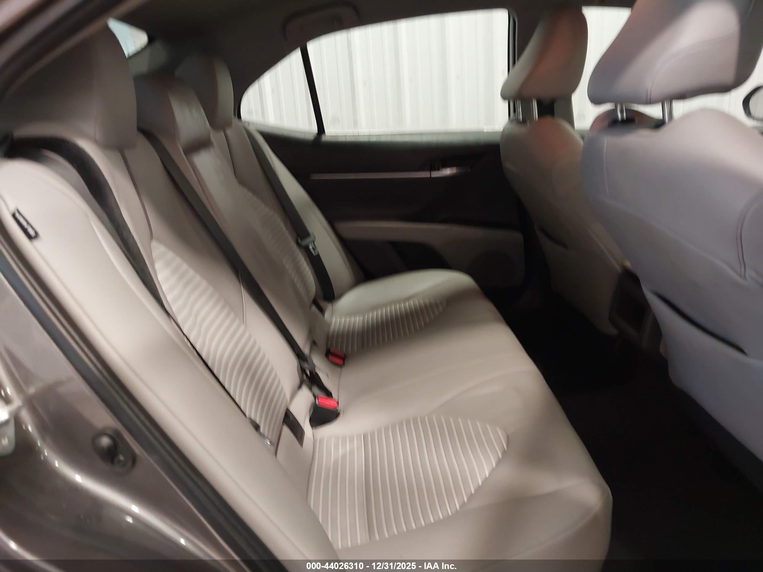 TOYOTA CAMRY image 8