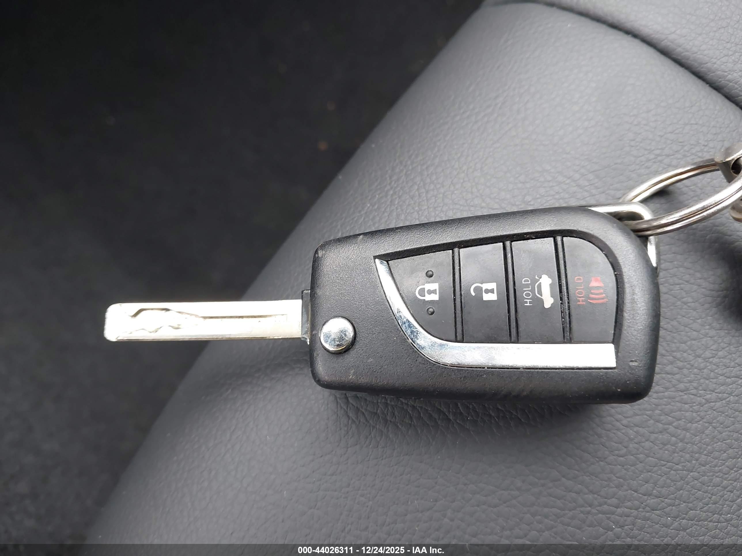 TOYOTA CAMRY image 11