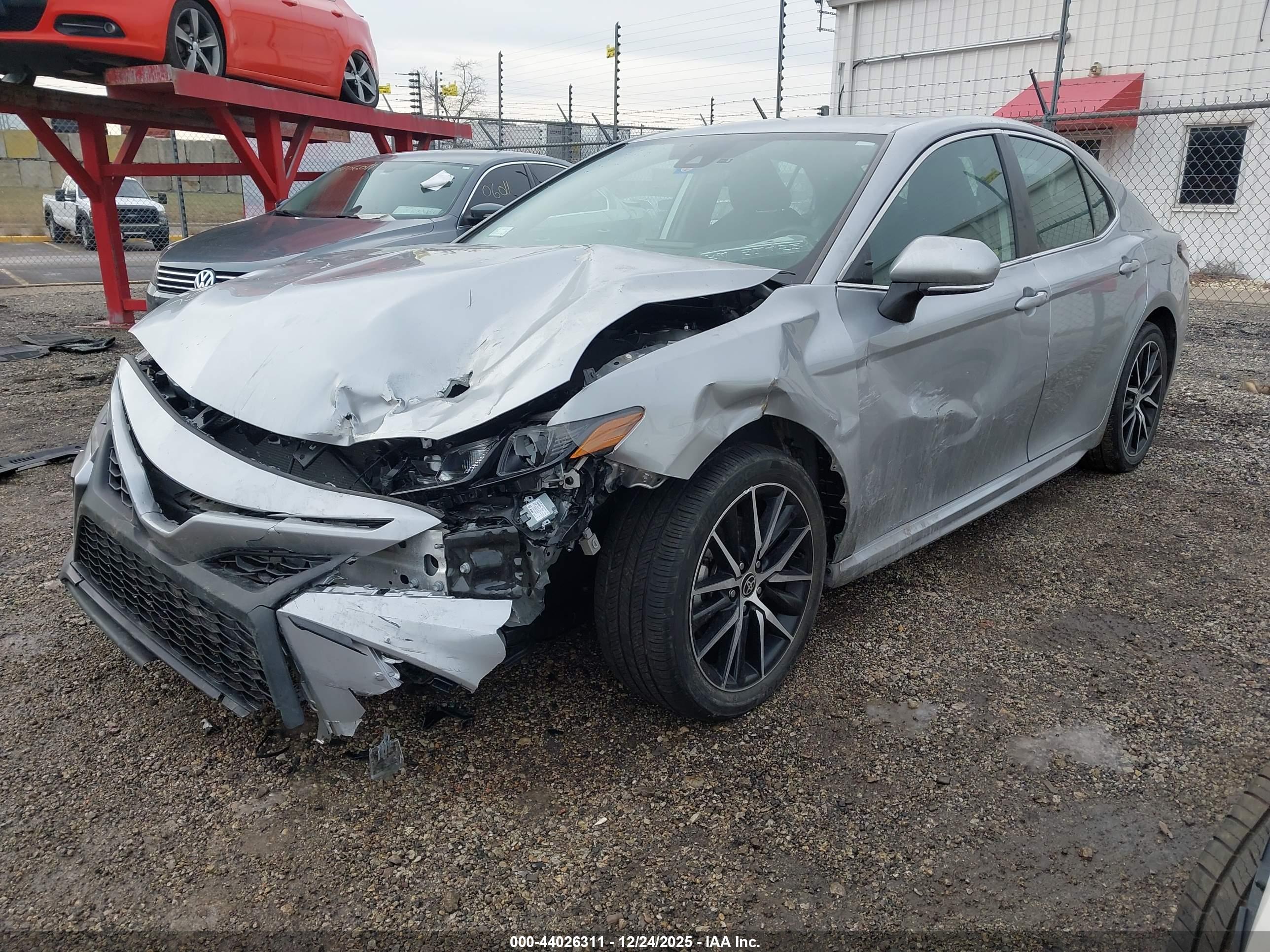 TOYOTA CAMRY image 2